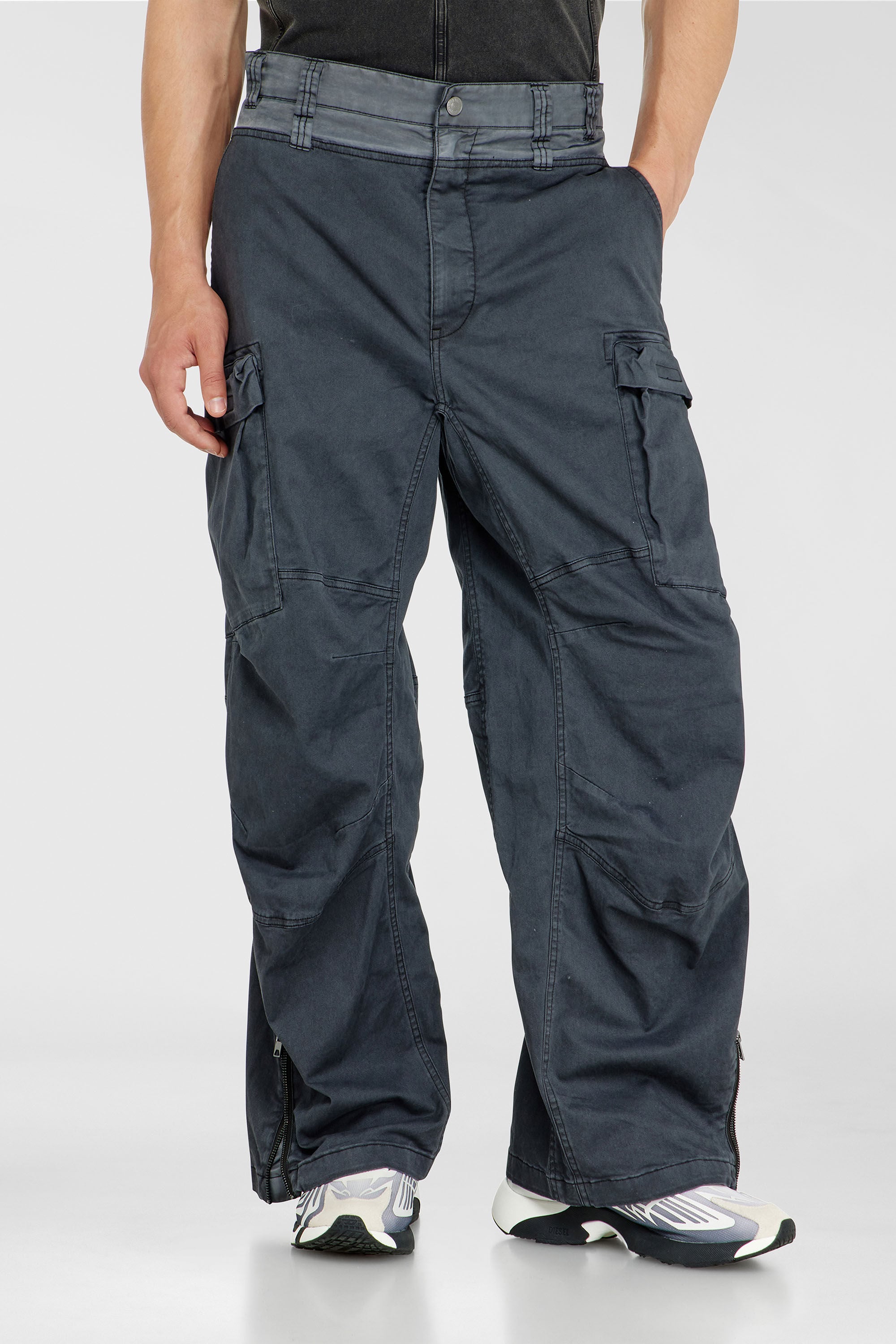 Diesel - P-DELLS, Pantaloni cargo in cotone e nylon Uomo in Blu - 3