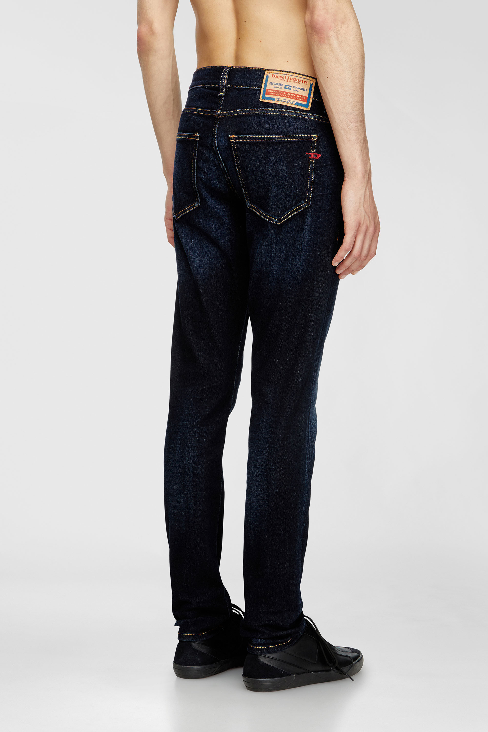 Diesel - Slim Jeans 2019 D-Strukt 009ZS Uomo, Blu Scuro - Image 3