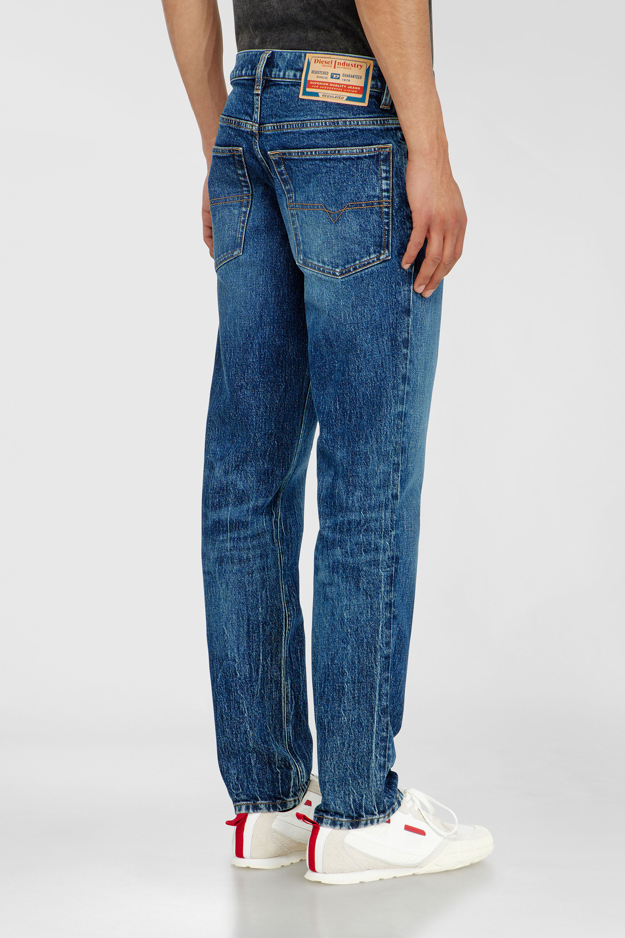 Diesel - Regular Jeans 2023 D-Finitive 0KBBQ Uomo, Blu Scuro - Image 5