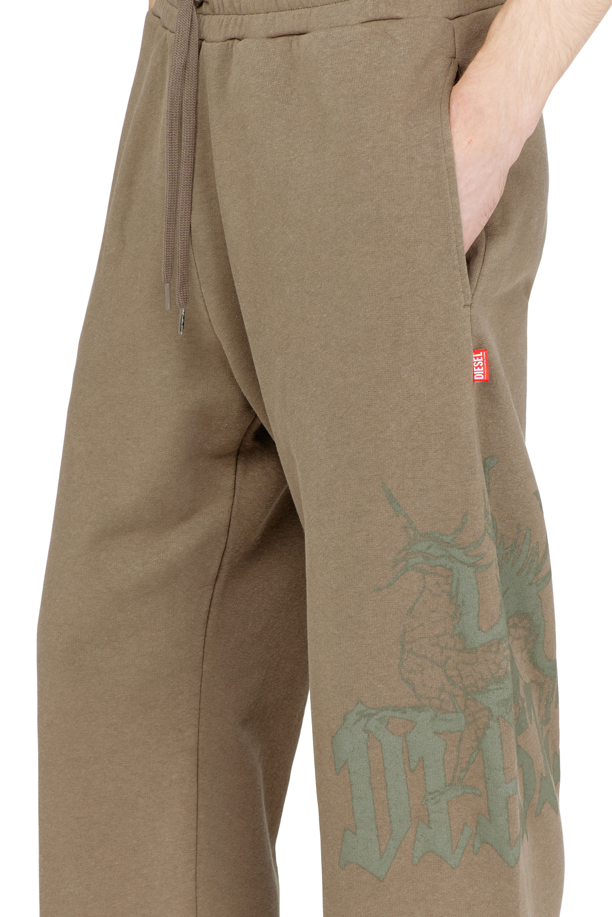 Diesel - P-GRO, Pantaloni tuta trattati con stampa logo Uomo in Marrone - 5
