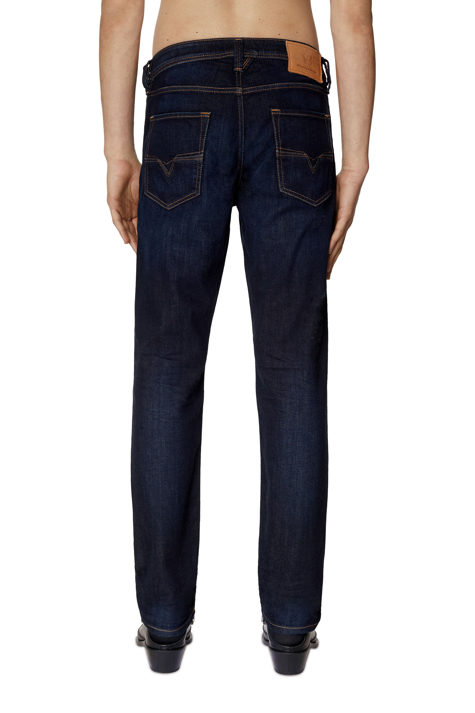 Diesel - Larkee-Beex 009ZS Tapered Jeans, Blu Scuro - Image 4