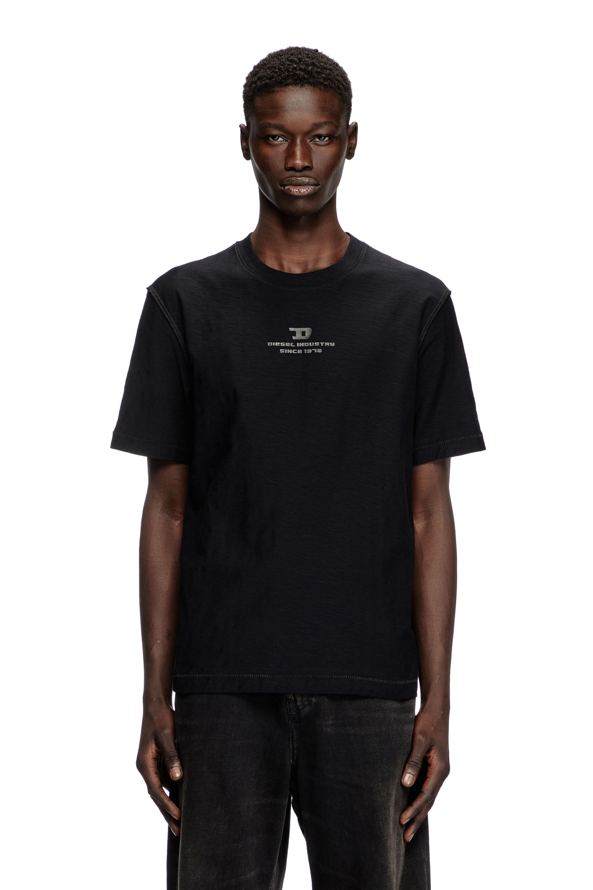 Diesel - T-ADJUST-R10, T-shirt fiammata con stampa logo in tono Uomo in Nero - 3