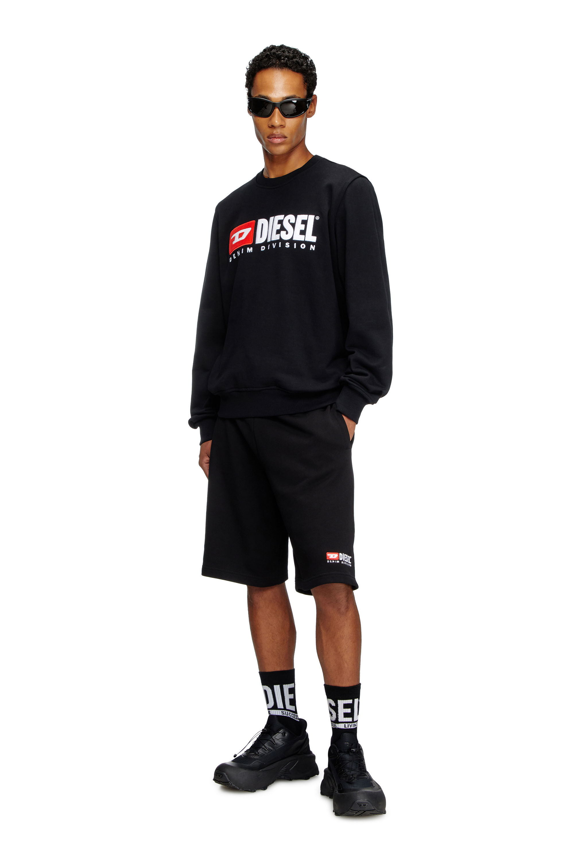 Diesel - P-CROWN-DIV, Shorts sportivi con logo ricamato Uomo in Nero - 1