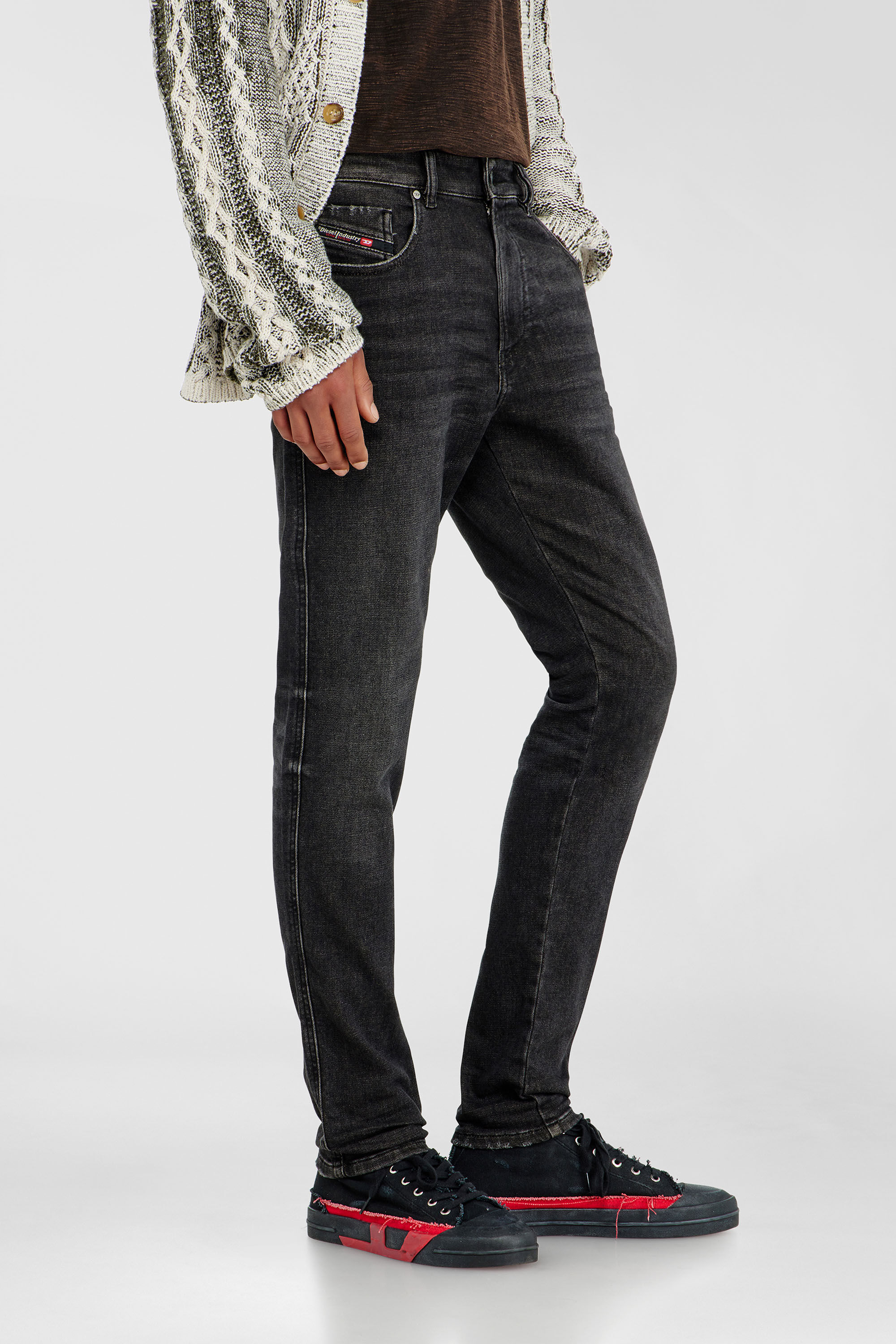 Diesel - Slim 2062 D-Strukt Joggjeans&reg; 09P92 Uomo, Nero/Grigio scuro - Image 5