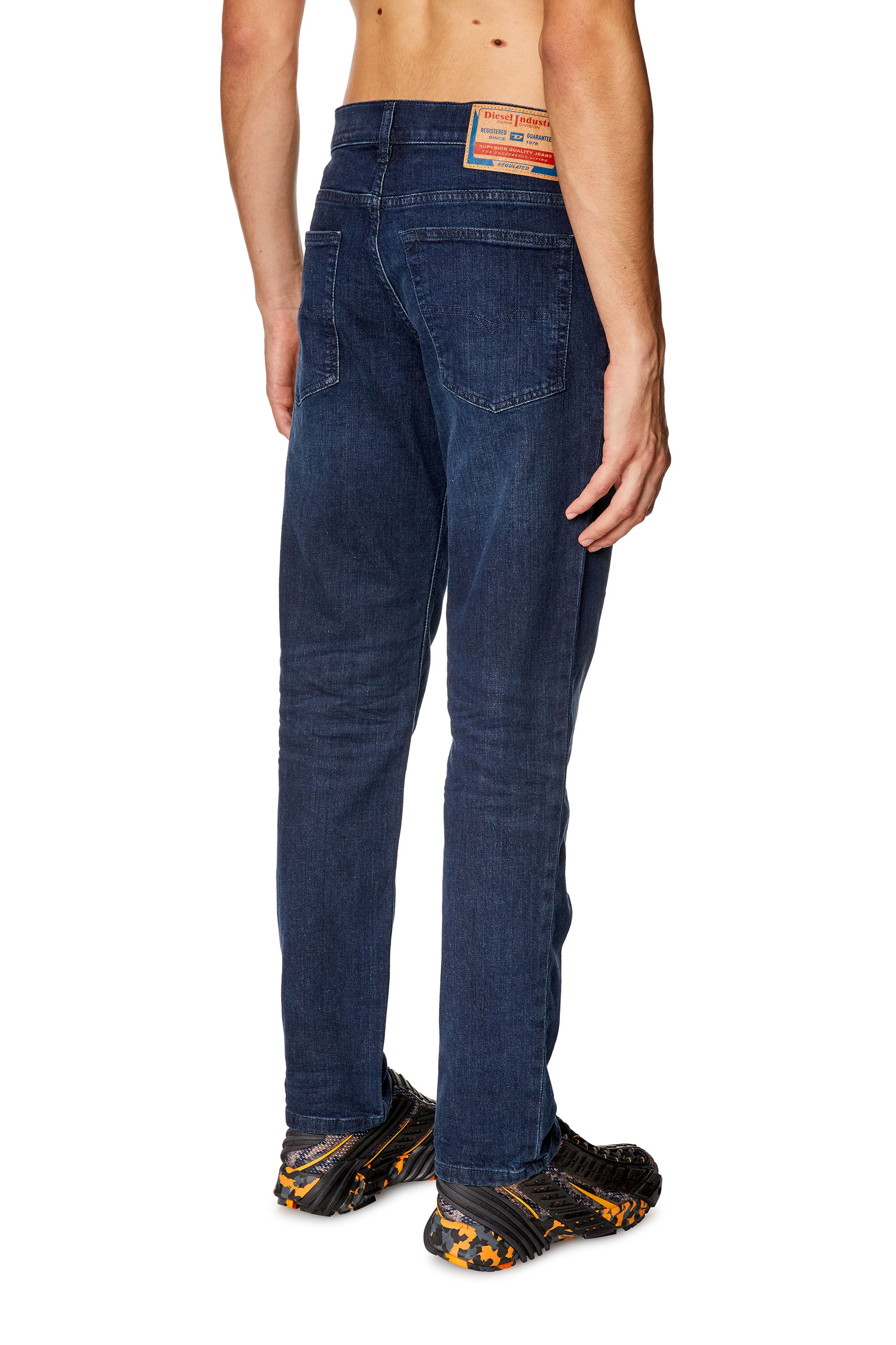 Diesel - Tapered Jeans 2023 D-Finitive 0CNAA, Blu Scuro - Image 4