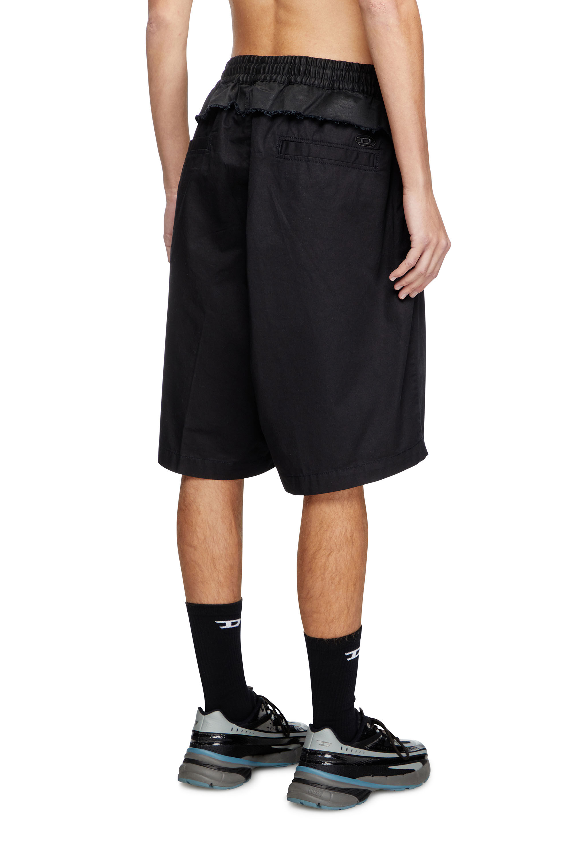 Diesel - P-GUSTAF-SHORT, Short con tasche cargo Uomo in Nero - 4
