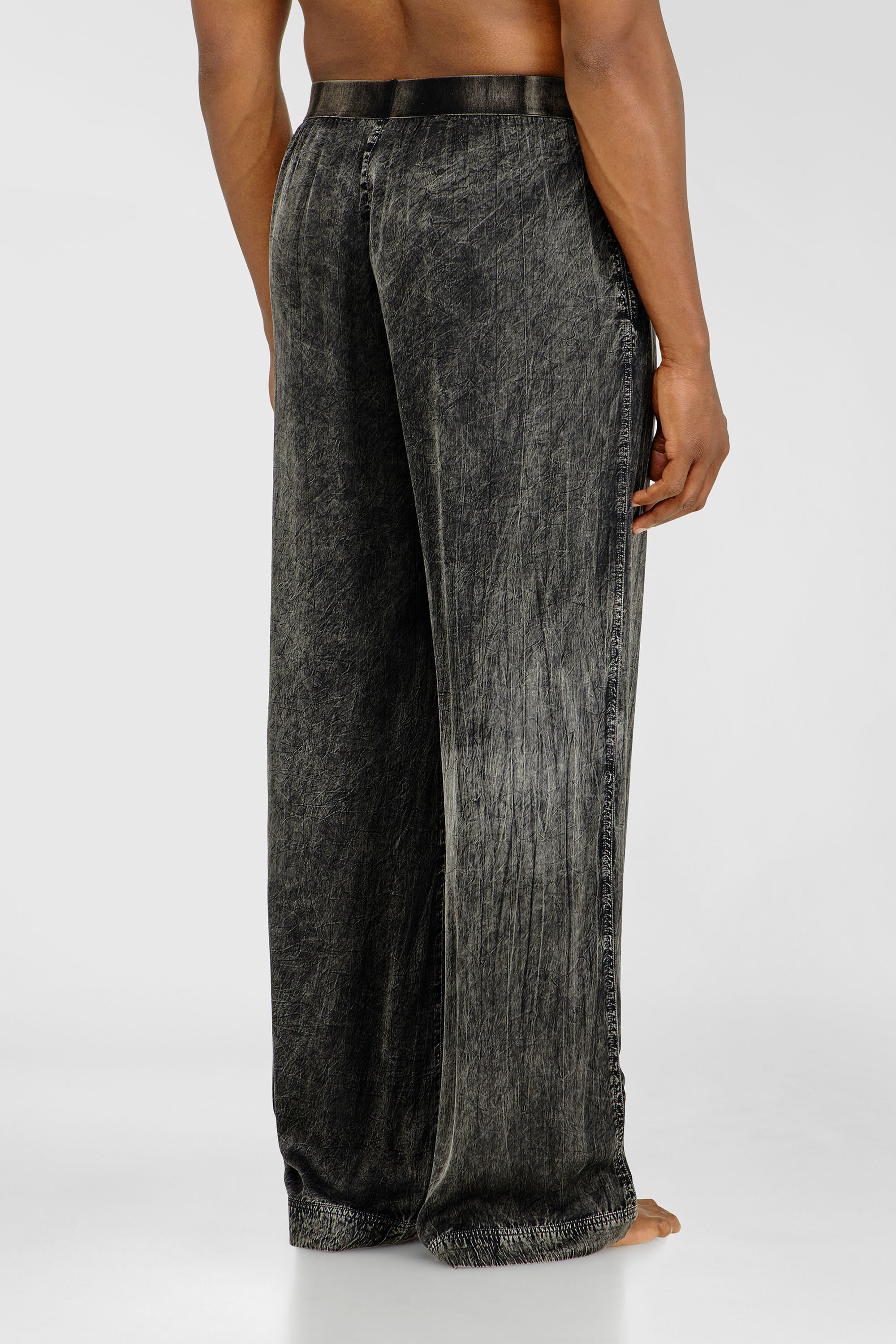 Diesel - ZAYNE-DNM, Pantaloni in viscosa dalla vestibilit&agrave; fluida Uomo in Grigio - 2
