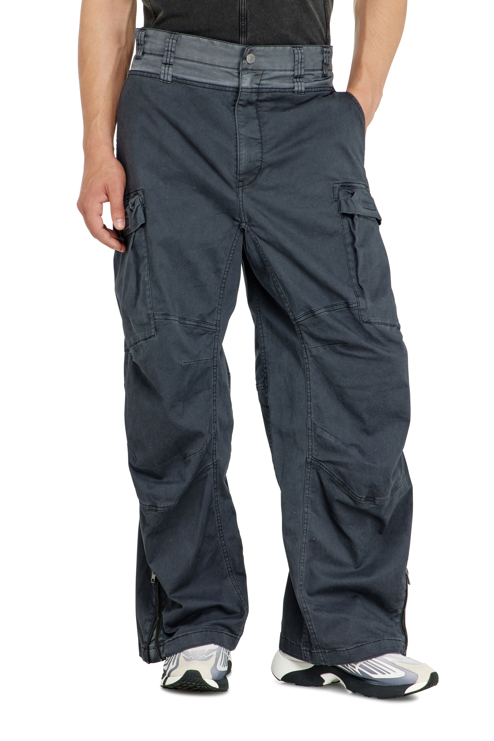 Diesel - P-DELLS, Pantaloni cargo in cotone e nylon Uomo in ToBeDefined - 3