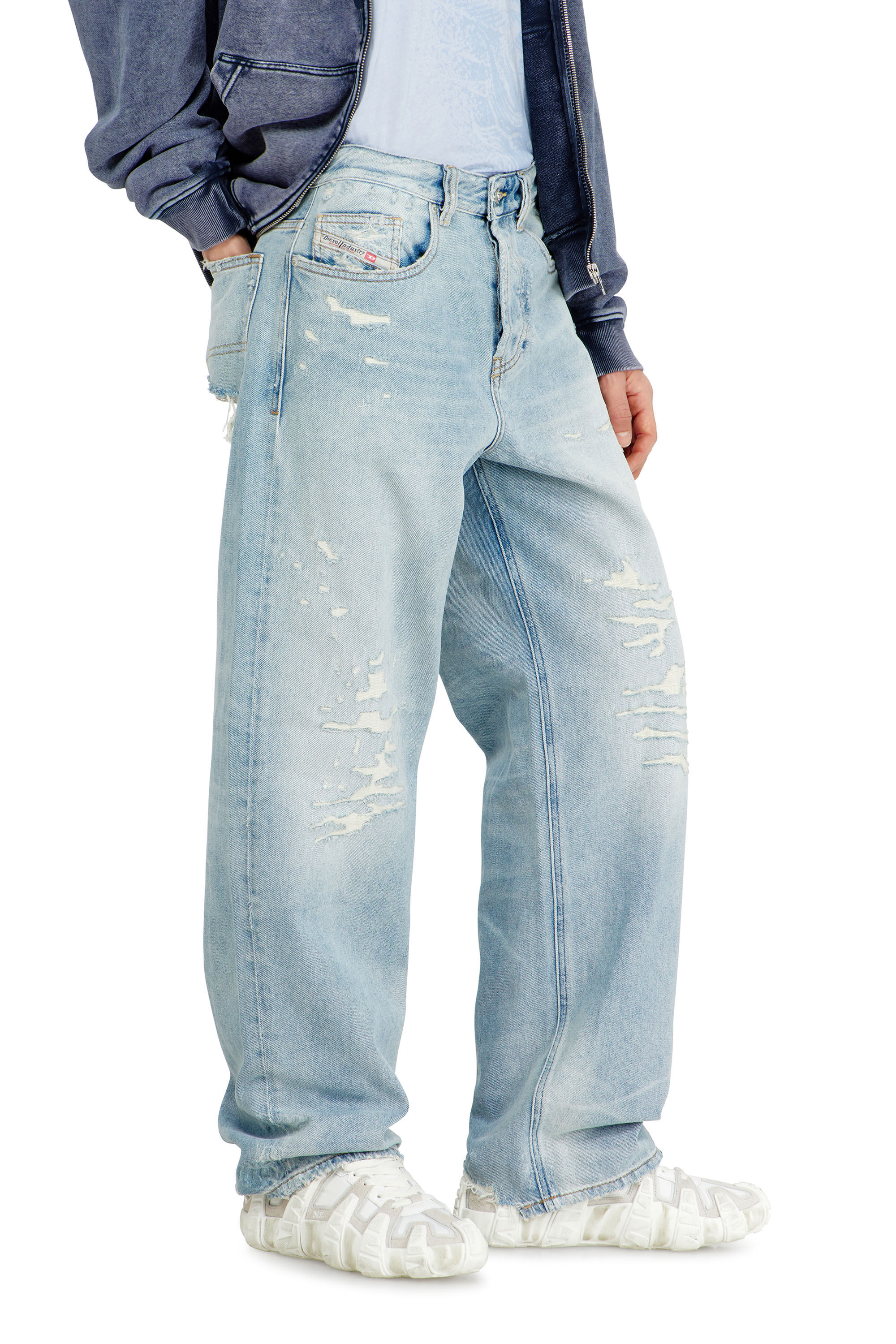 Diesel - Relaxed Jeans 2001 D-Macro 09M53 Uomo, Blu Chiaro - Image 7