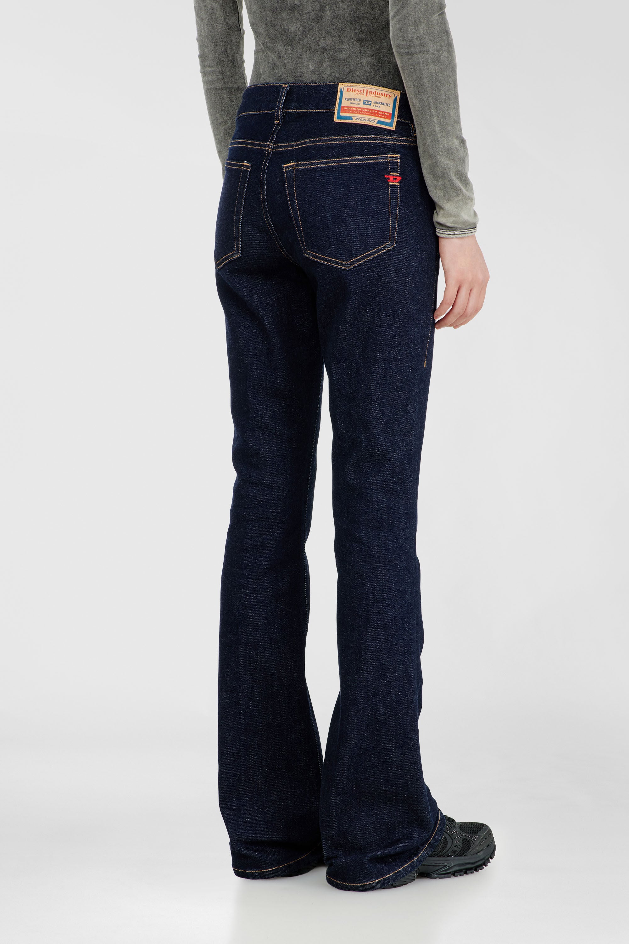 Diesel - Bootcut Jeans 1969 D-Ebbey 0HDBM Donna, Blu Scuro - Image 5