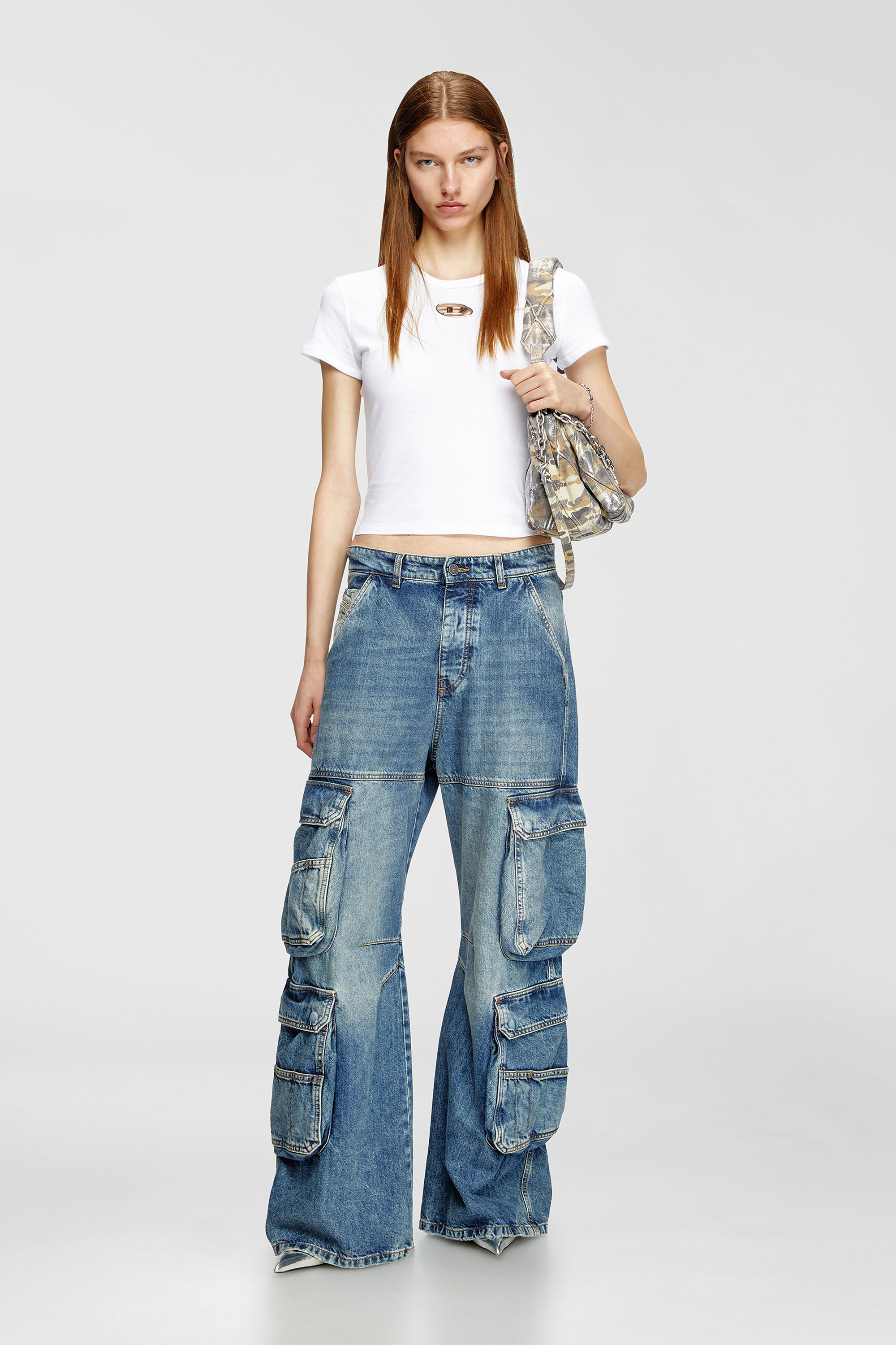 Diesel - T-UNCUTIE-LONG-OD-Q1, T-shirt slim con logo Oval D cut-out Donna in Bianco - 1