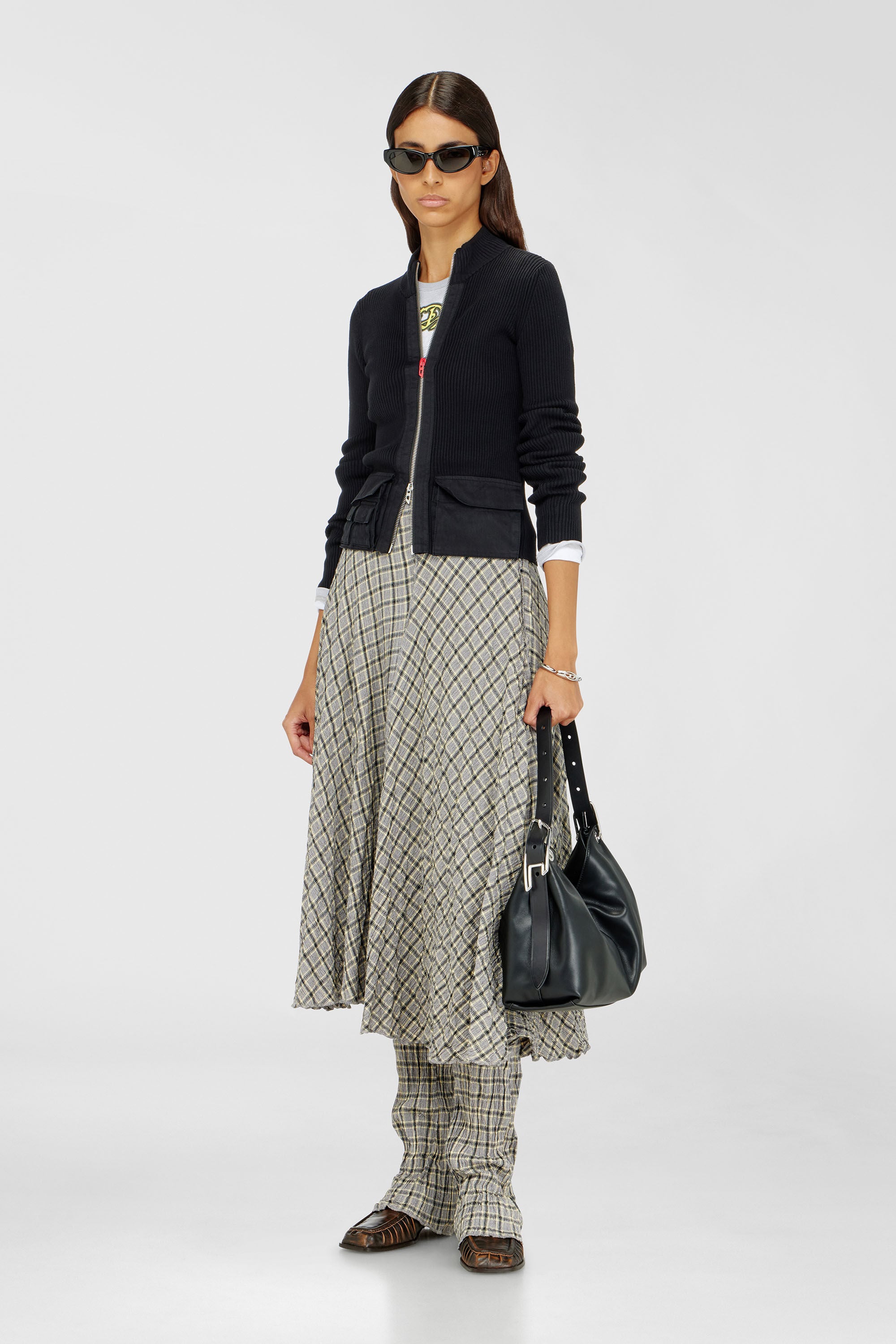 Diesel - M-MELISSA, Cardigan a costine con tasche cargo Donna in Nero - 1