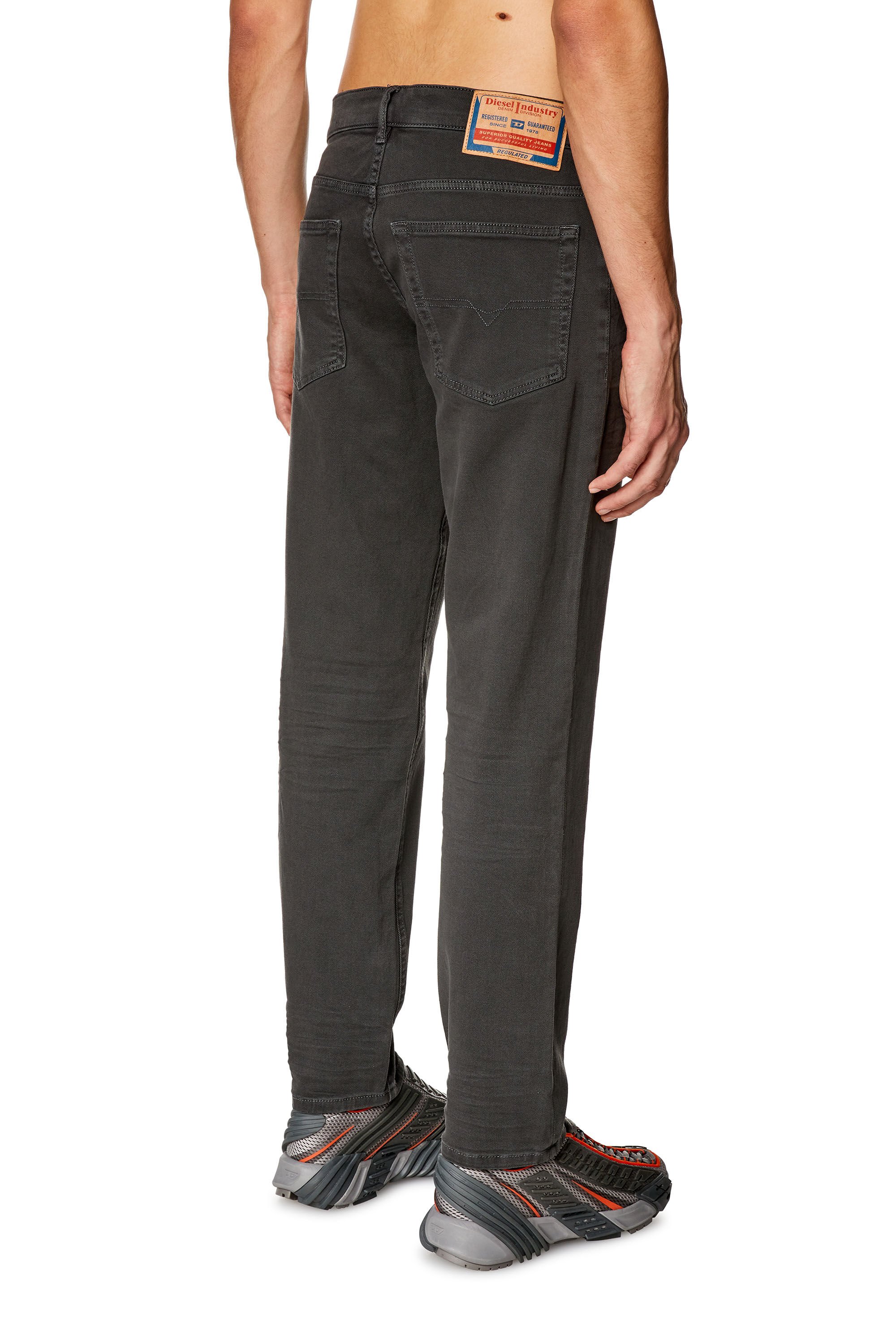 Diesel - Tapered Jeans 2023 D-Finitive 0QWTY, Grigio scuro - Image 4