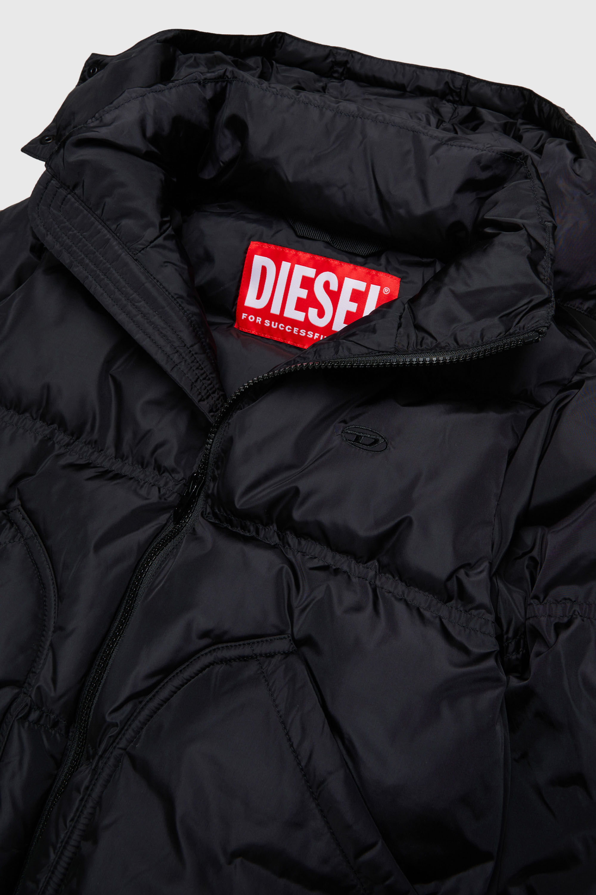 Diesel - JRIVON, Piumino con cappuccio e tasche oversize Unisex in Nero - 3