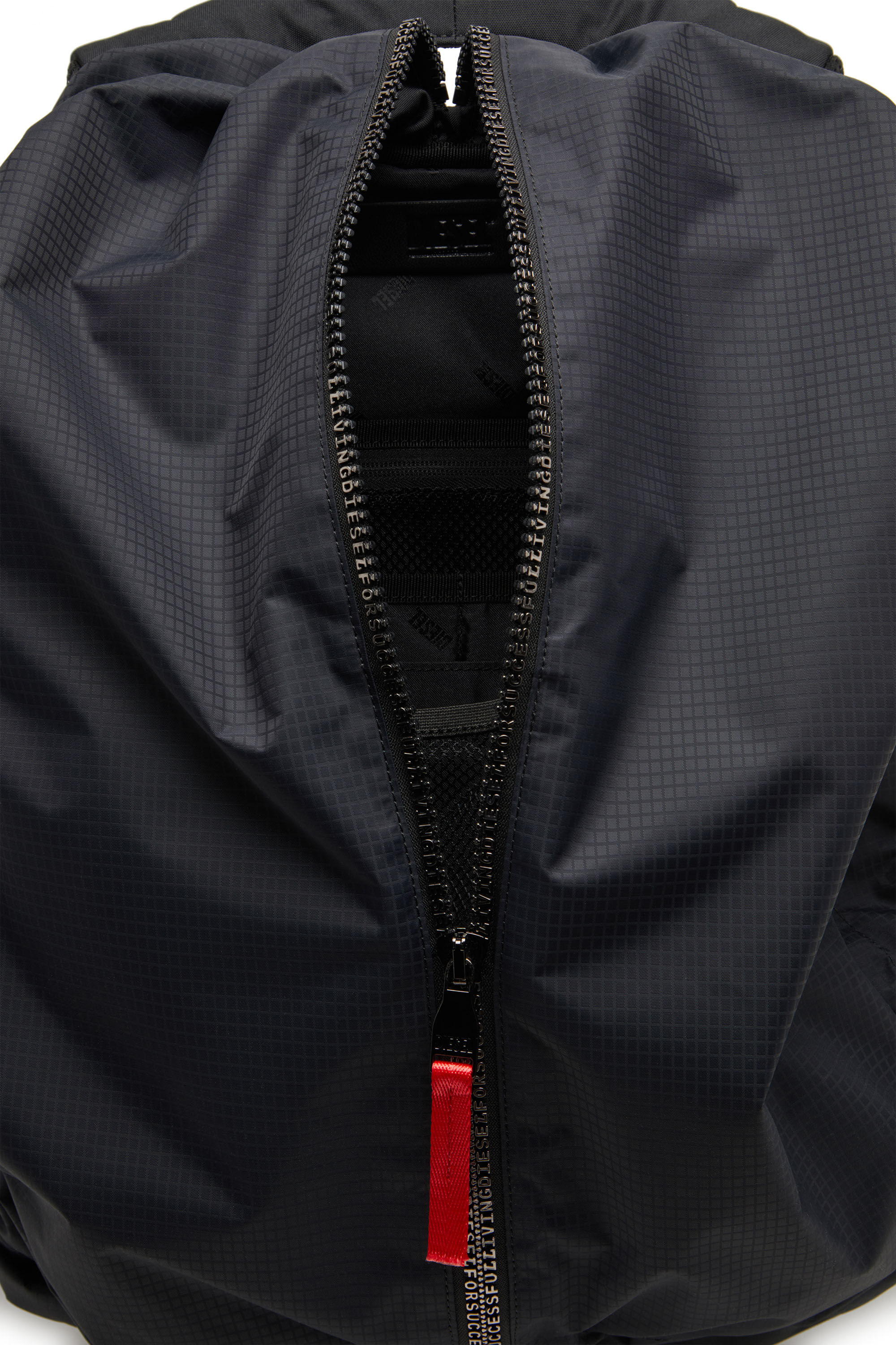 Diesel - ZIP-D BACKPACK X, Zip-D-Zaino in shell jacquard Uomo in Nero - 2