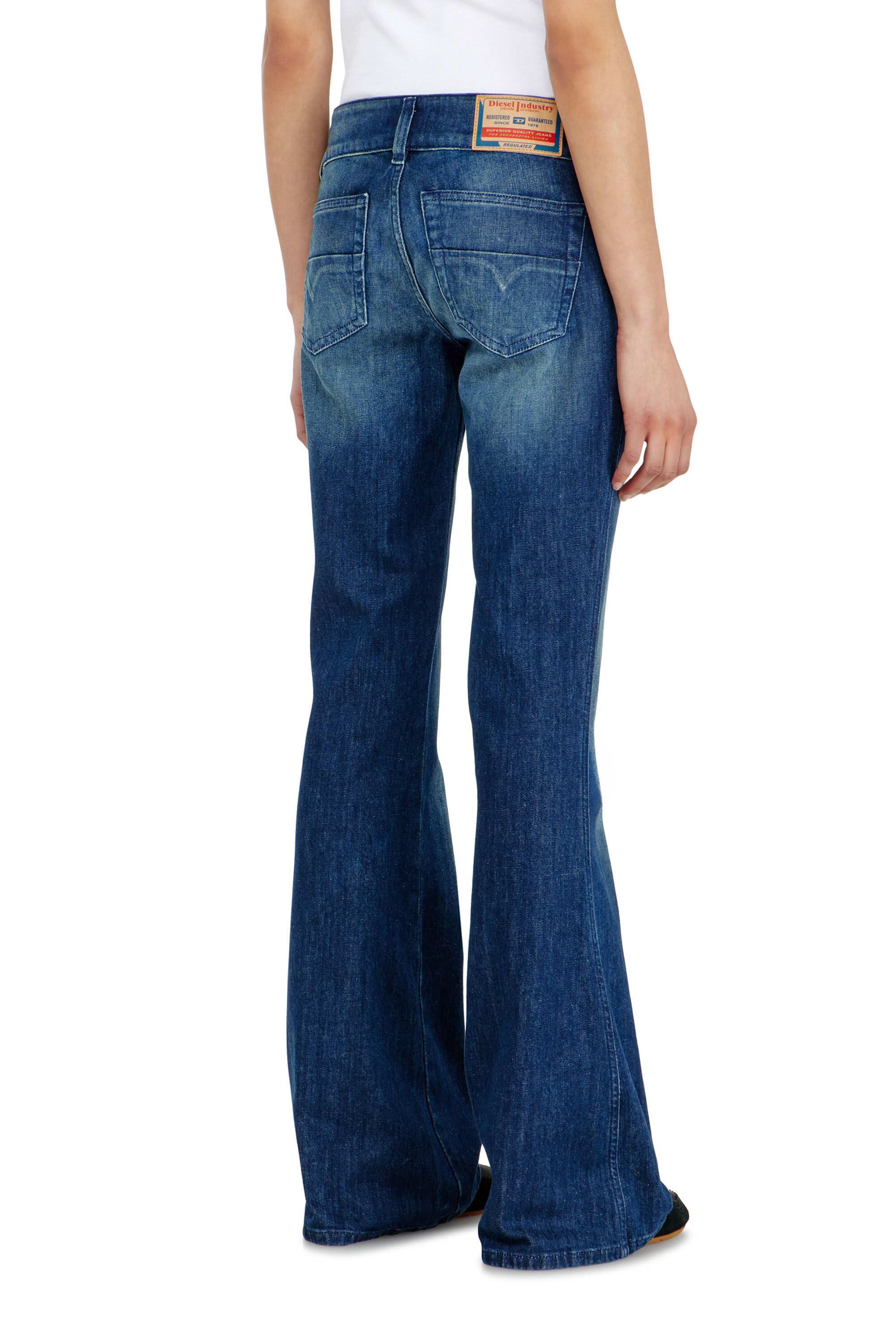 Diesel - Bootcut Jeans D-Hush 0KBBR Donna, Blu Scuro - Image 5