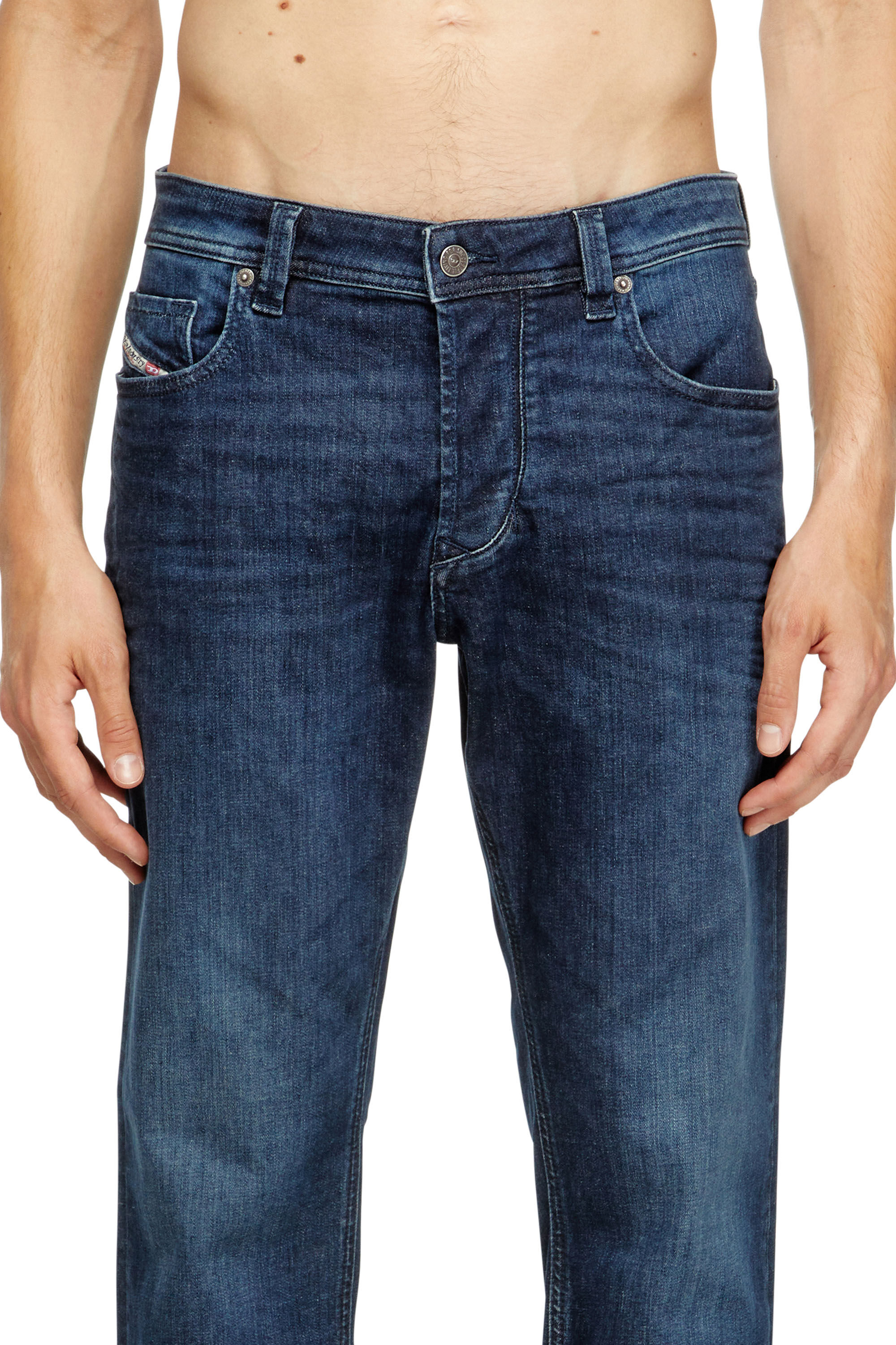 Diesel - Regular Jeans 1986 Larkee-Beex 0CNAA Uomo, Blu Scuro - Image 5