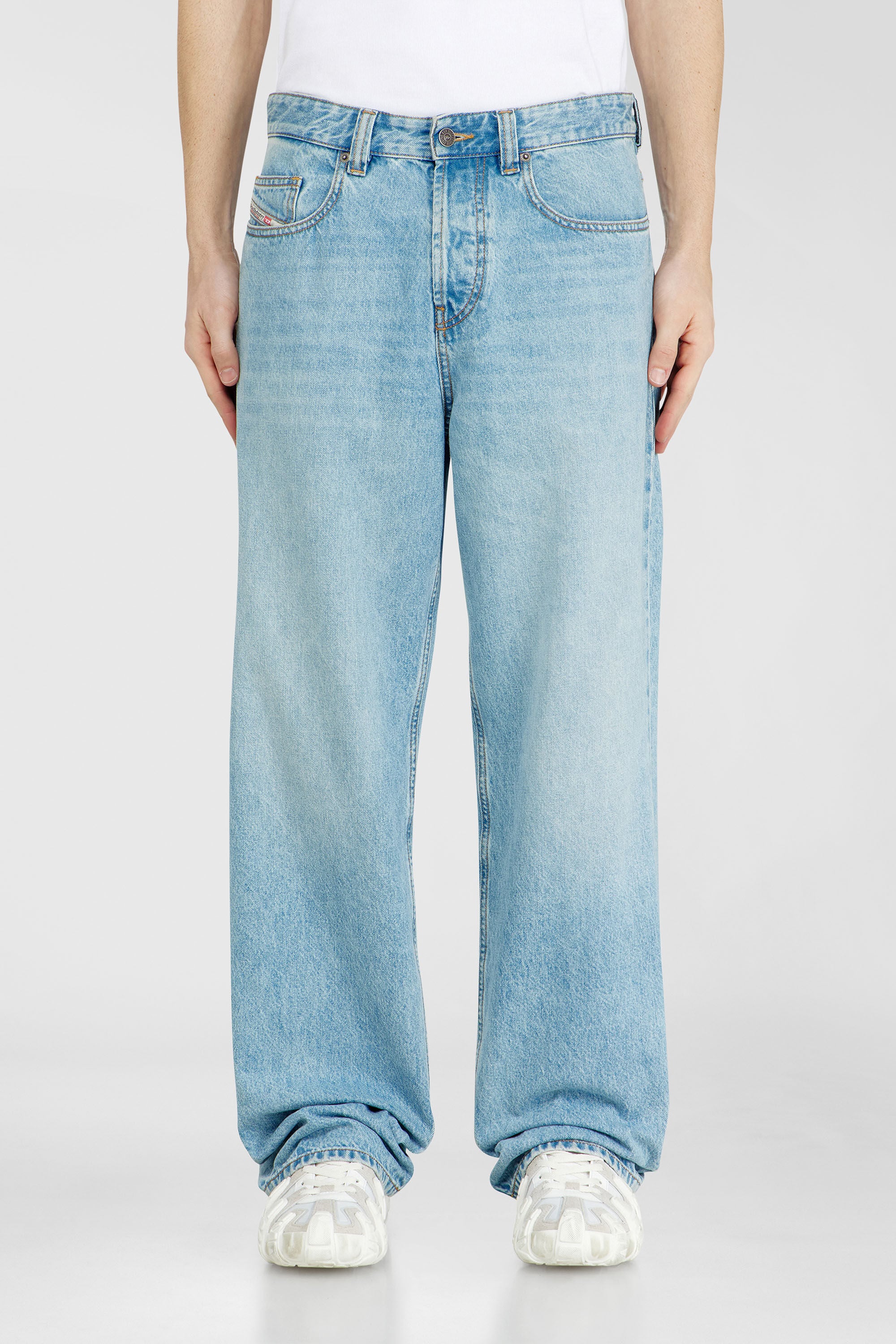 Diesel - Relaxed Jeans 2001 D-Macro 09I29 Uomo, Blu Chiaro - Image 4