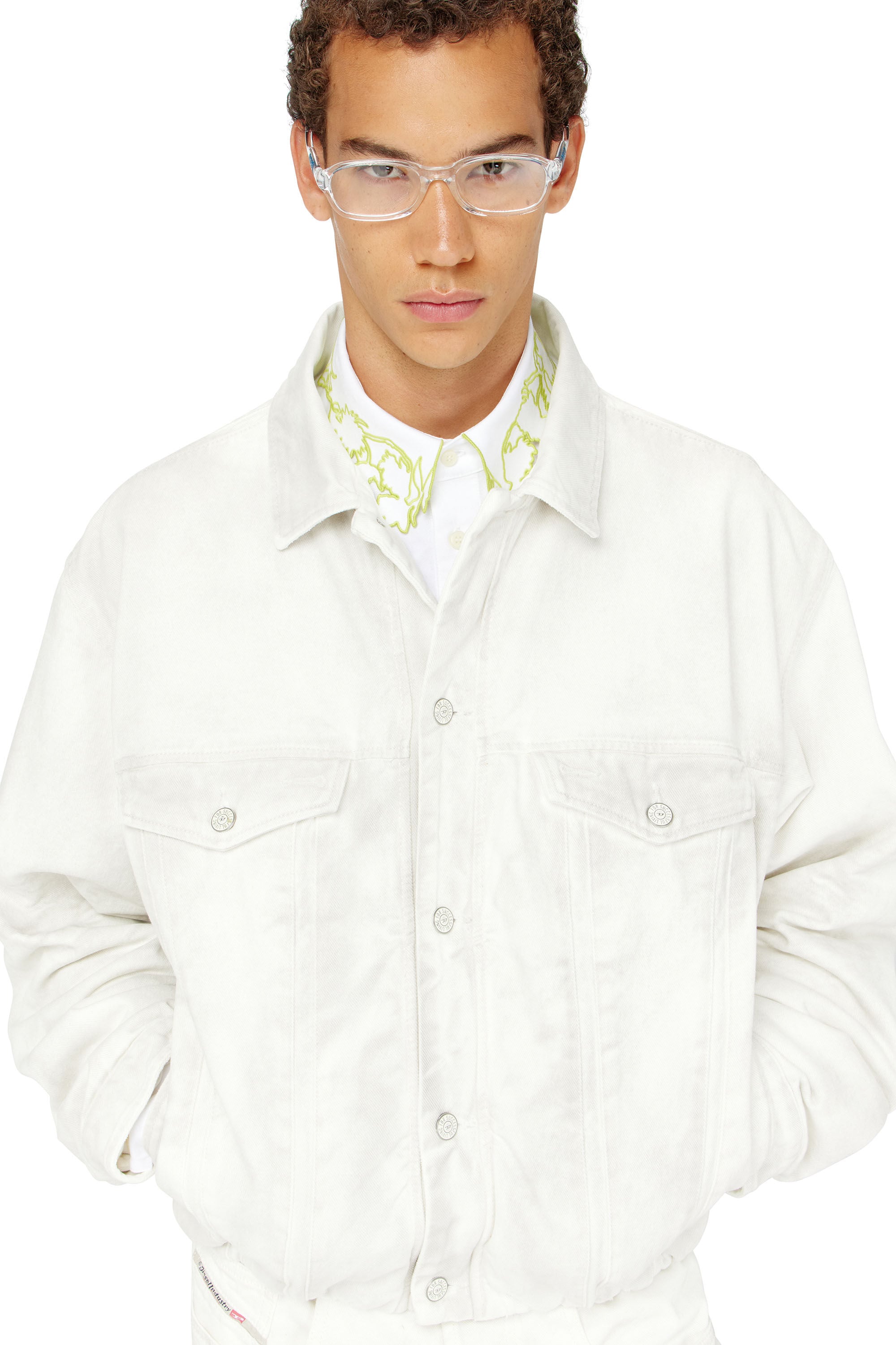 Diesel - D-MORVI-FSJ1, Giacca trucker elasticizzata in denim Uomo in Bianco - 4