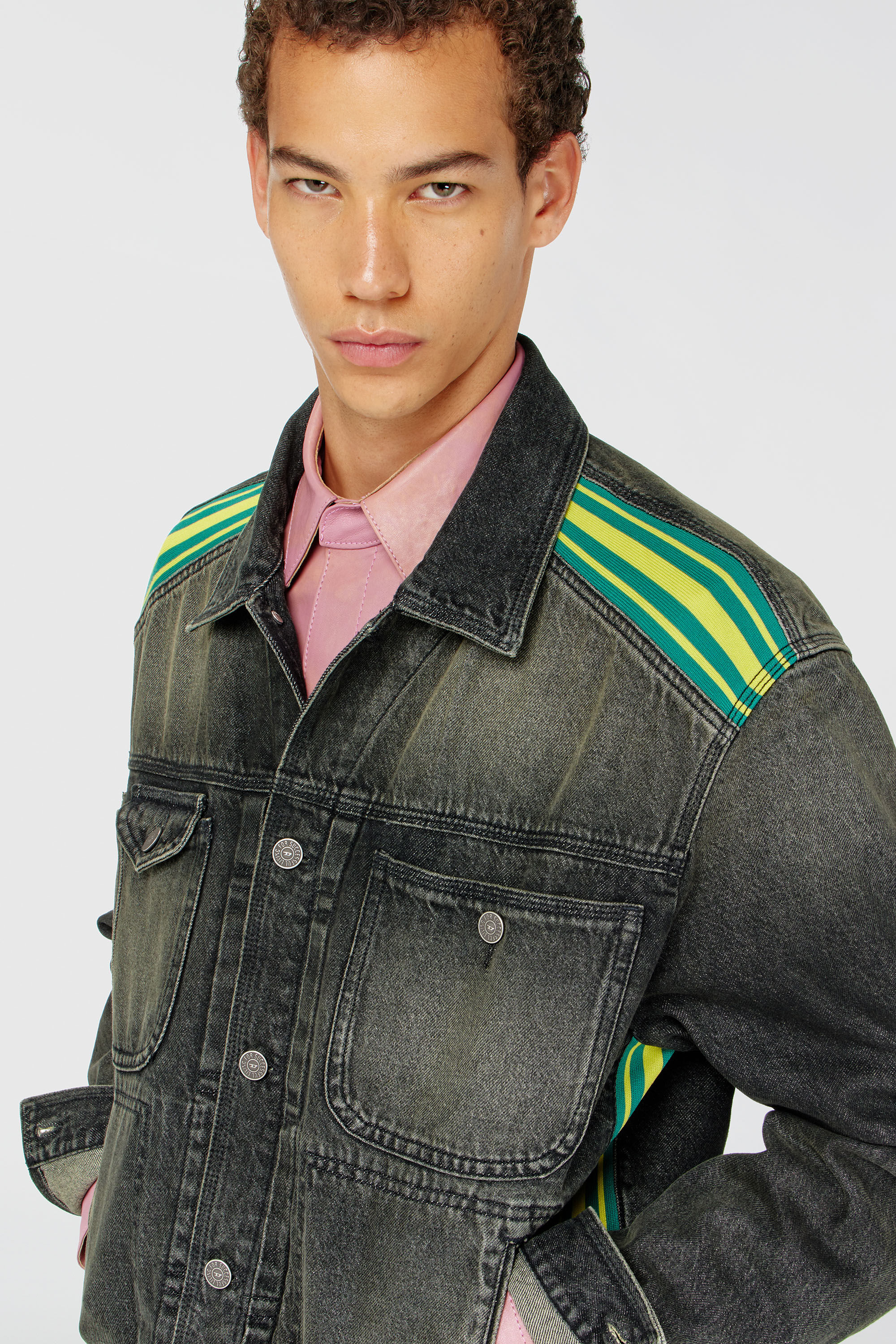 Diesel - D-BAS-FSJ1, Giacca trucker con bande a righe sulle spalle Uomo in Grigio - 5