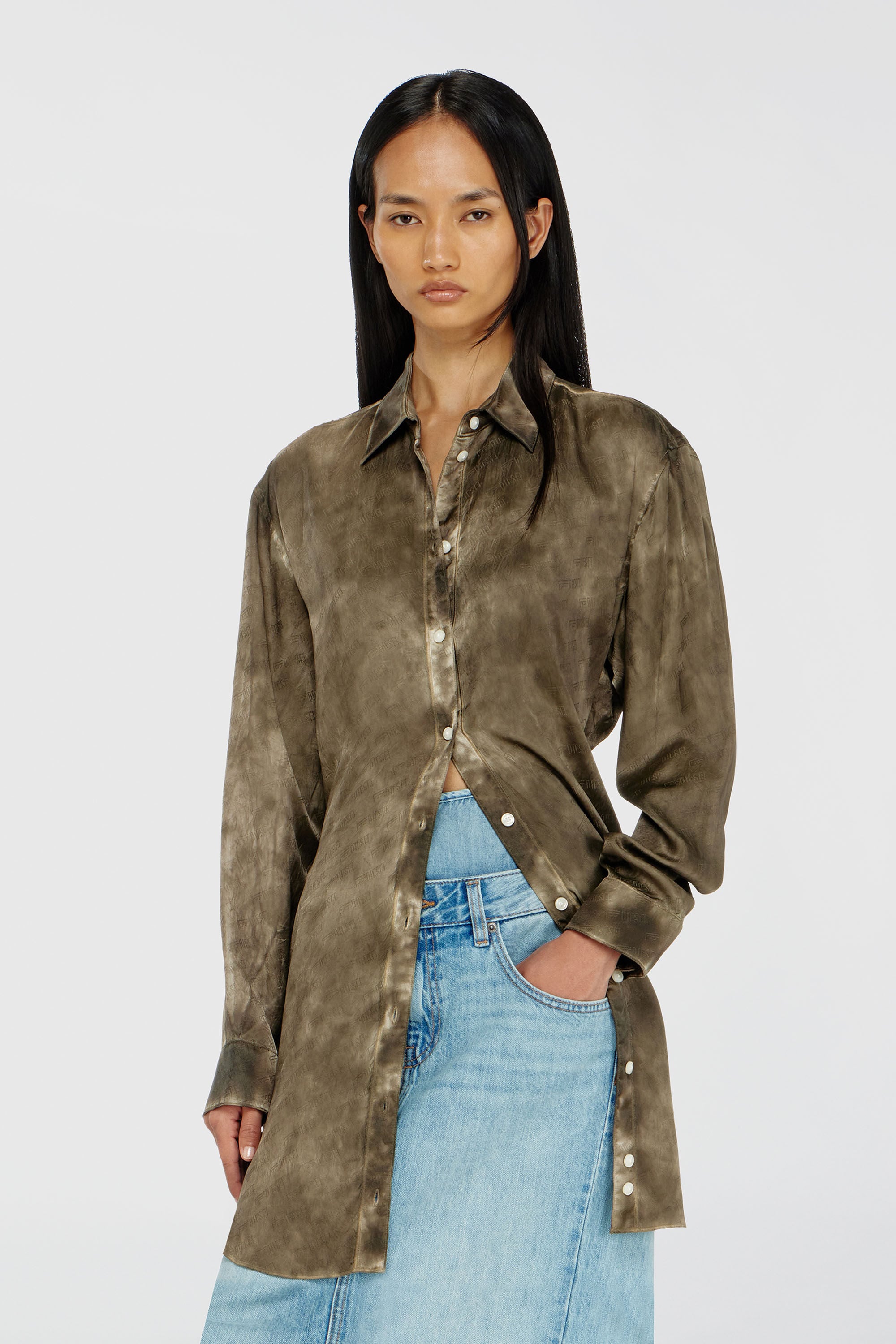 Diesel - C-LAVEL, Camicia lunga in raso crinkle jacquard con logo Donna in Verde - 3