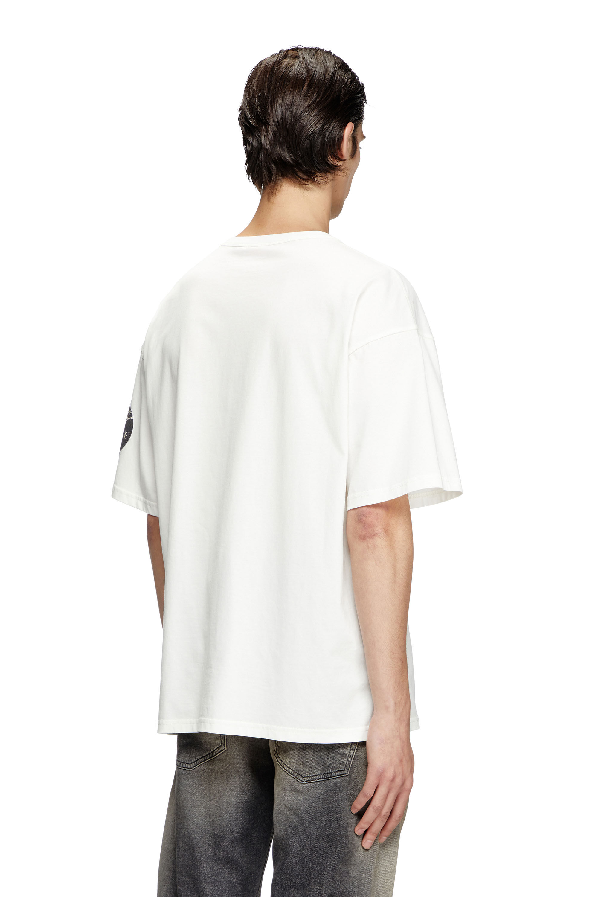 Diesel - T-BOXT-R22, T-shirt con logo patch in gabardina Uomo in Bianco - 4