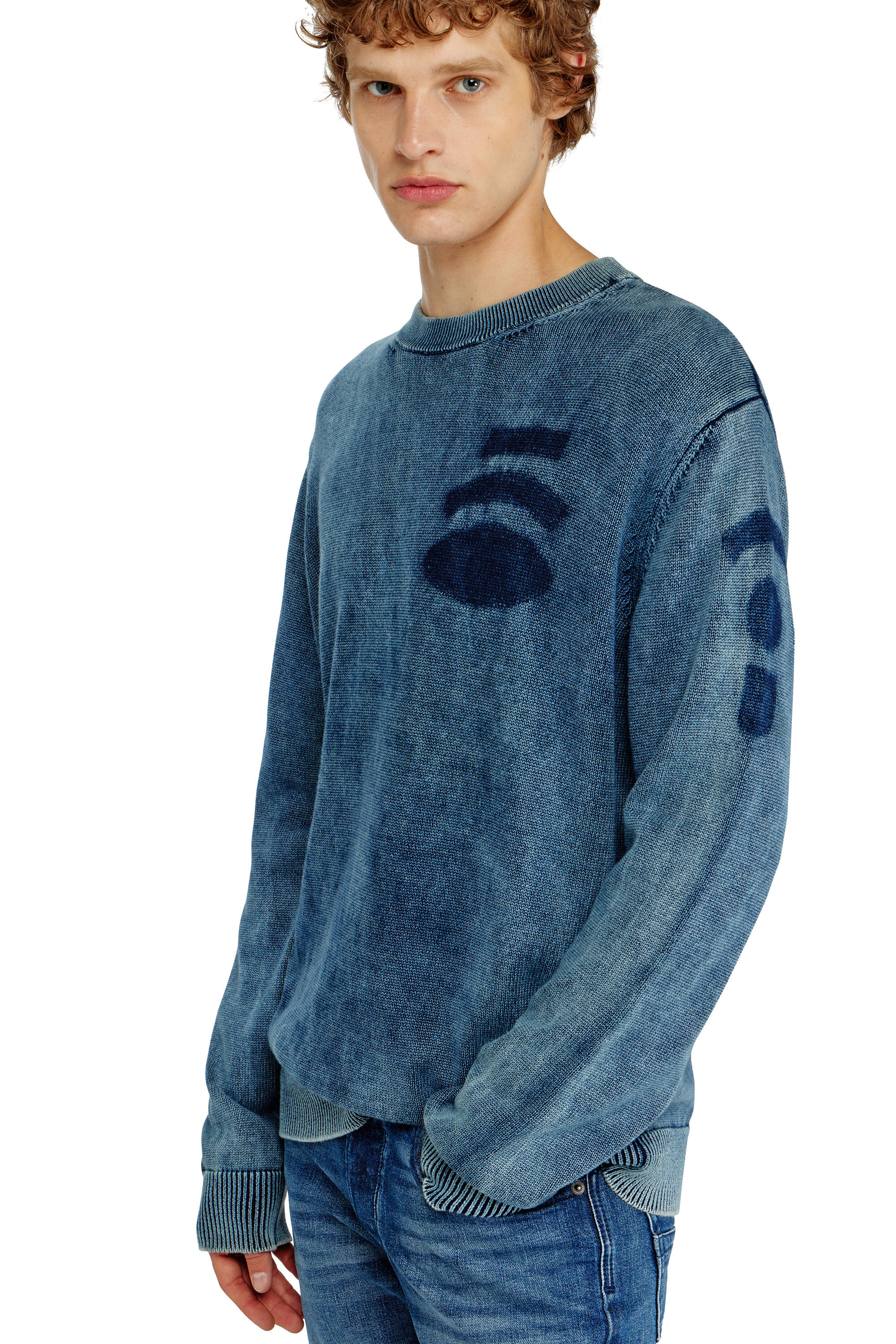 Diesel - K-PERNE, Maglione effetto denim con dettagli patch Uomo in Blu - 5