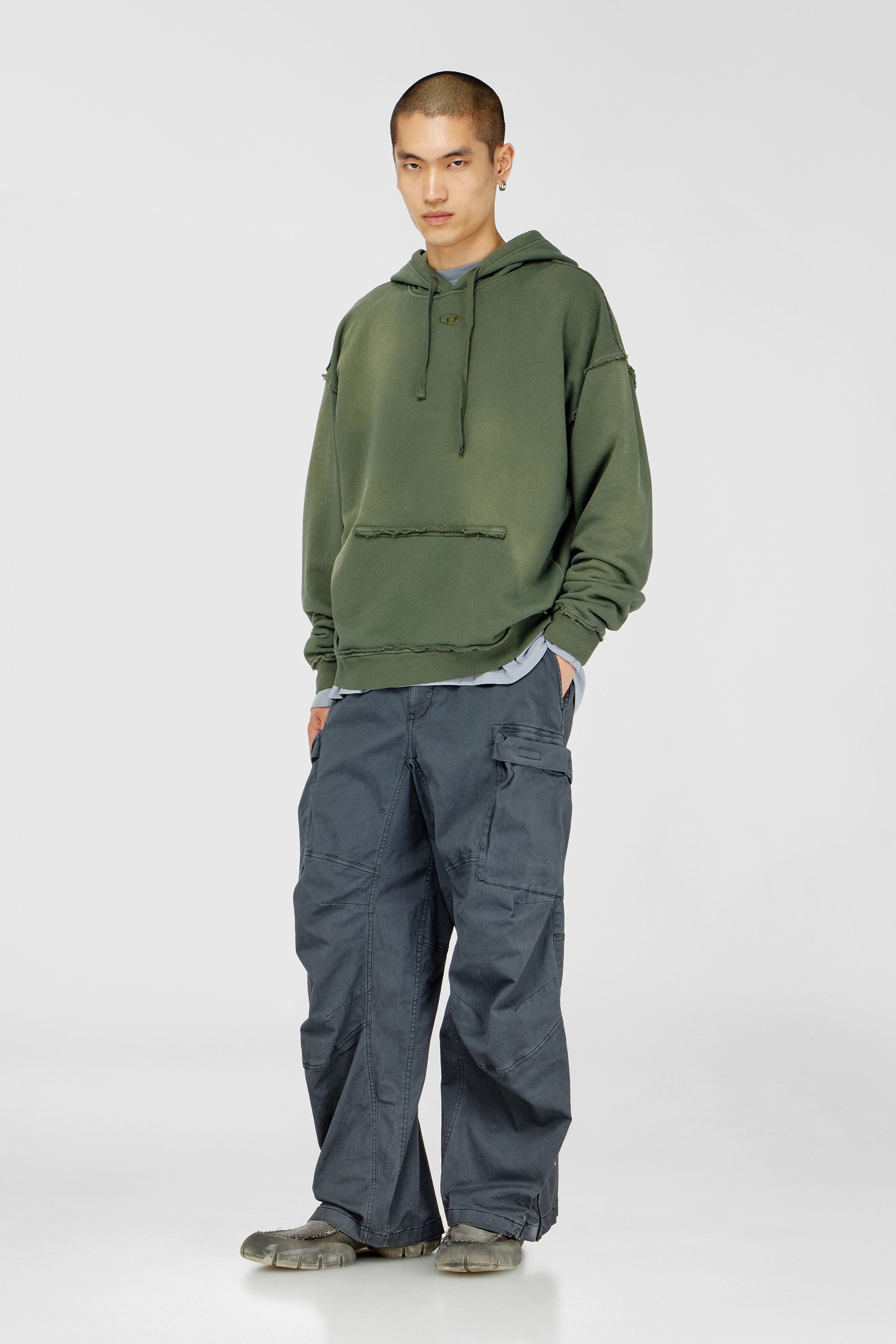 Diesel - S-POCK-HOOD, Hoodie in cotone faded con dettagli sfrangiati Uomo in Verde - 1