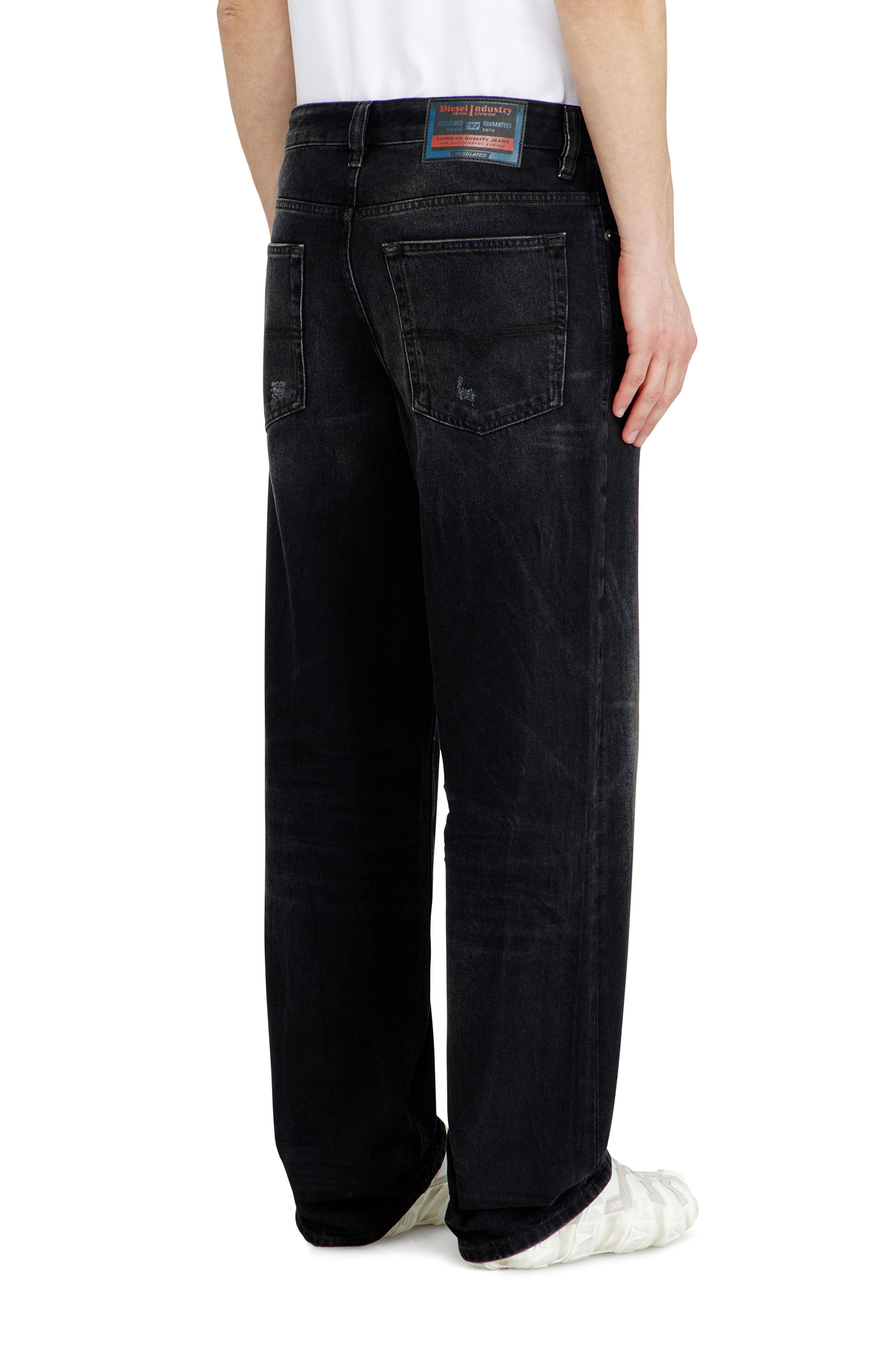 Diesel - Relaxed Jeans 2001 D-Macro 0BEBB Uomo, Nero - Image 5