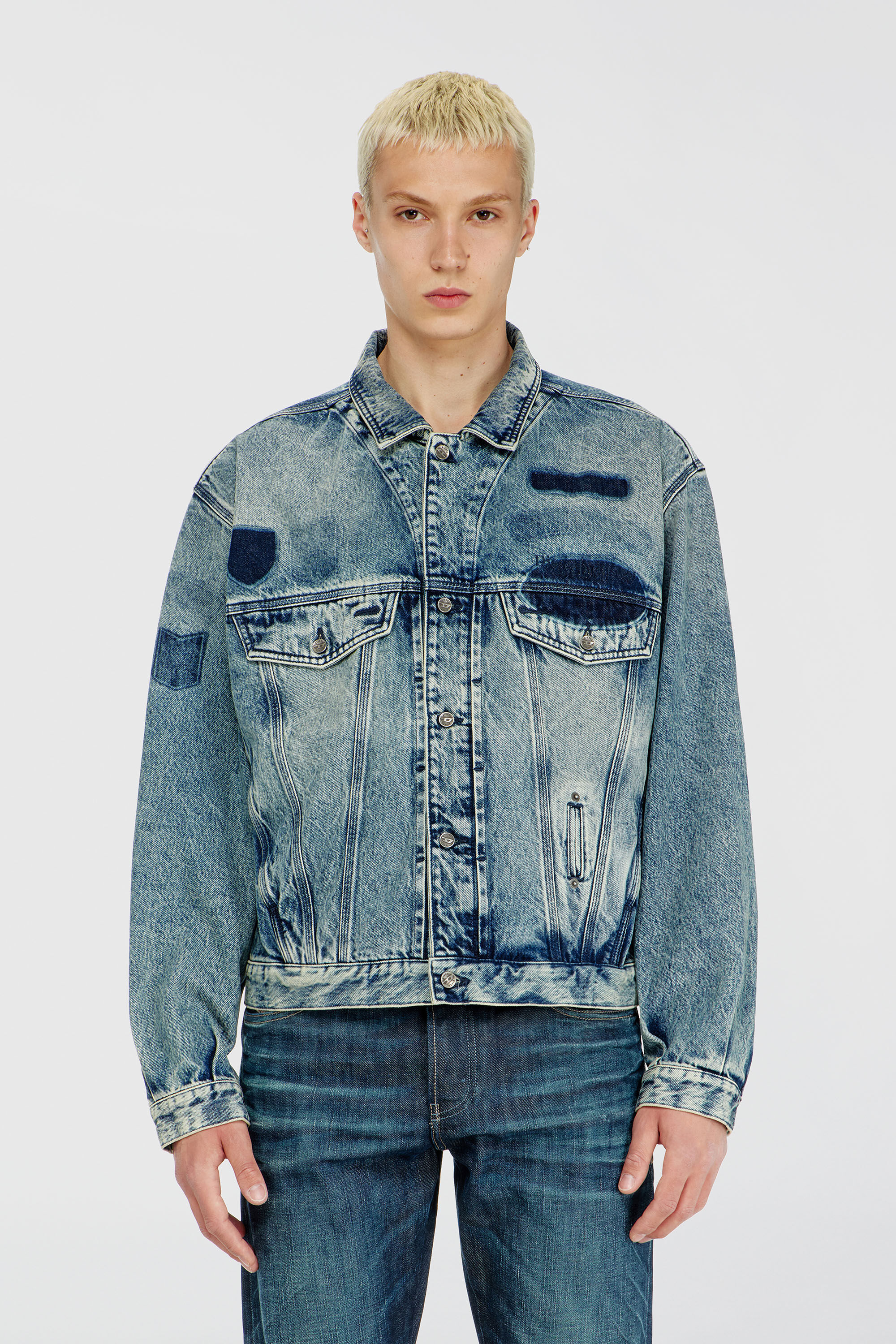 Diesel - D-DENVER-S2, Giacca trucker con effetto patch Unisex in Blu - 3