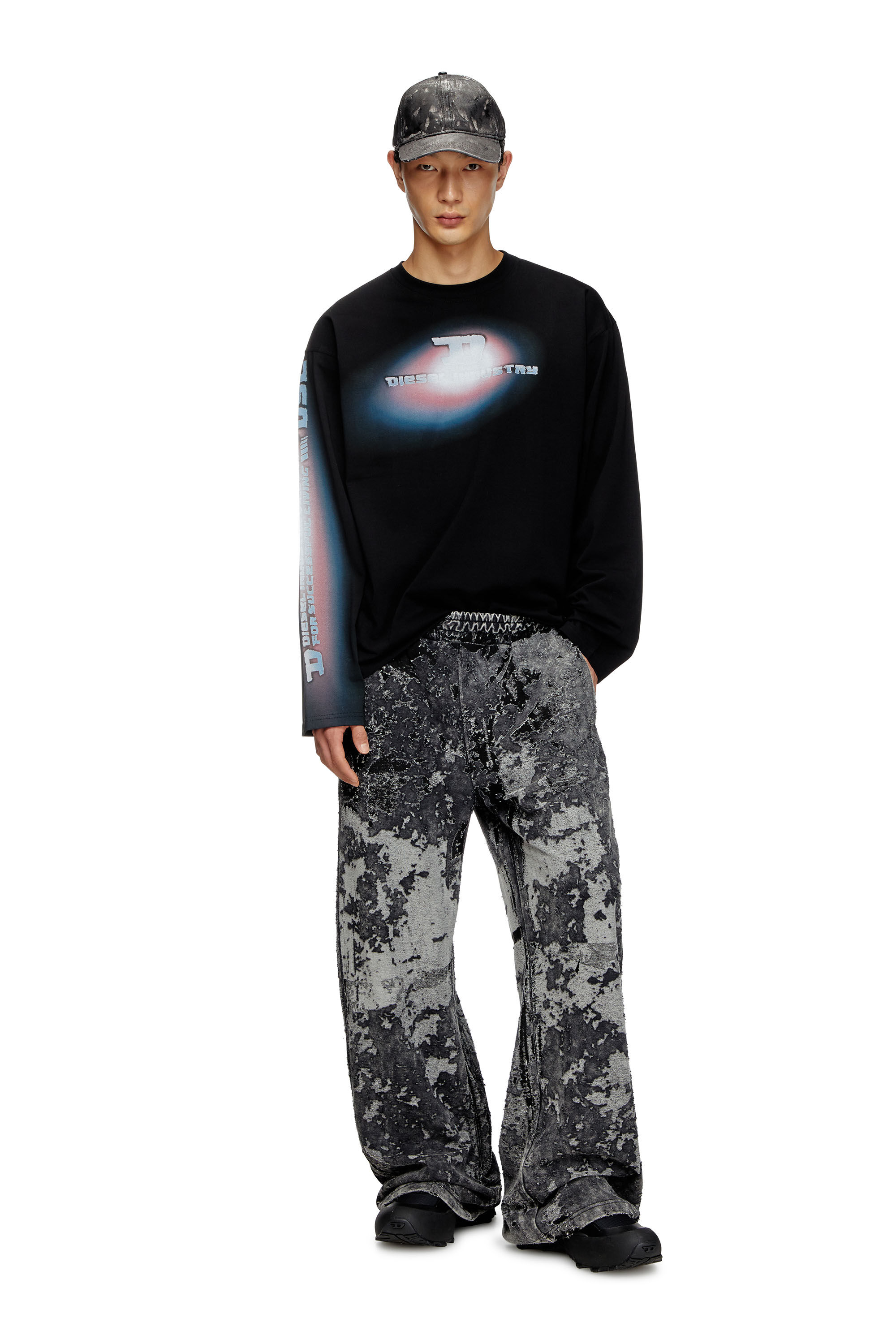 Diesel - P-MARTIS-SHOW, Pantaloni tuta con burnout camouflage Uomo in Nero - 1