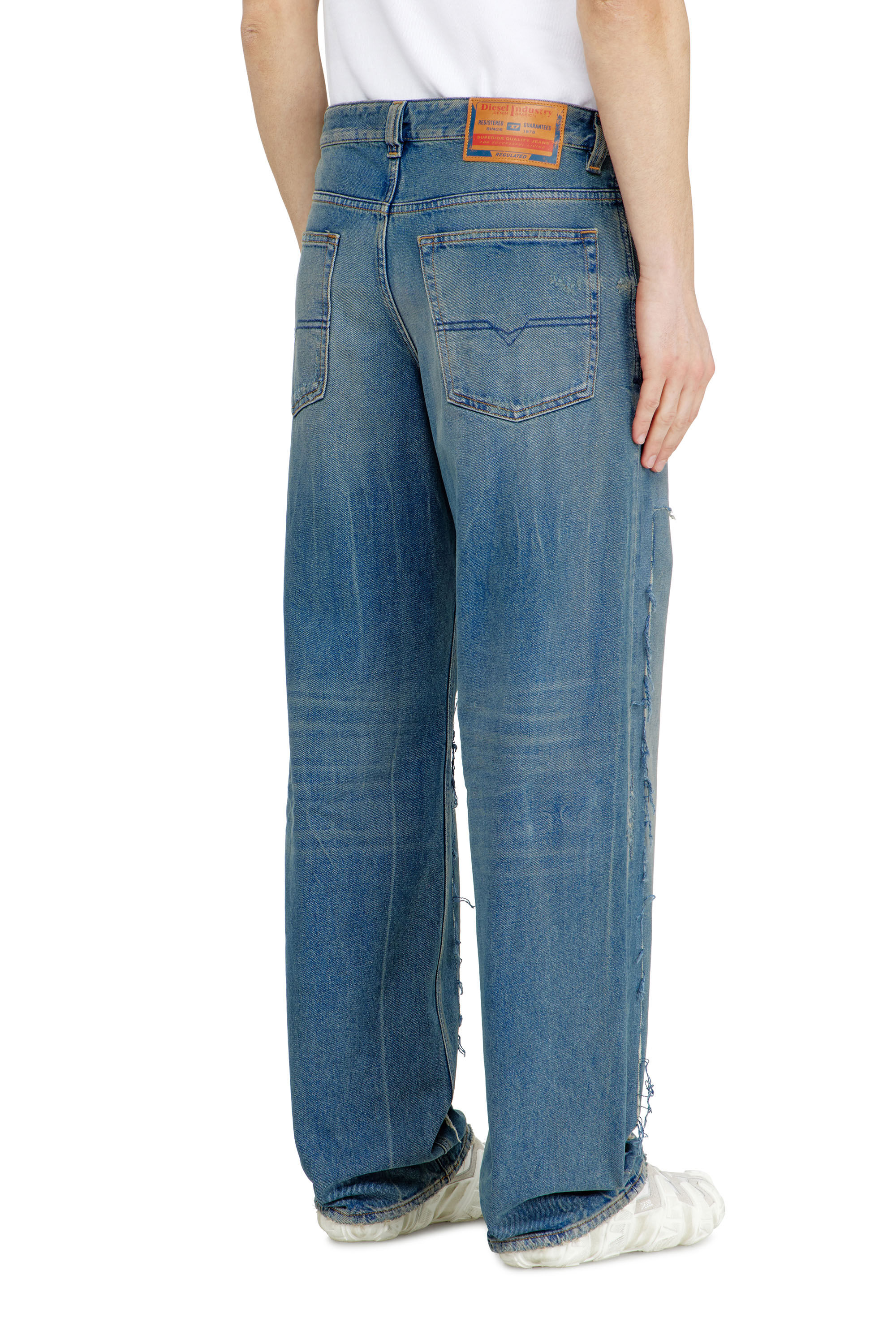 Diesel - Relaxed Jeans 2001 D-Macro 09N27 Uomo, Blu medio - Image 5