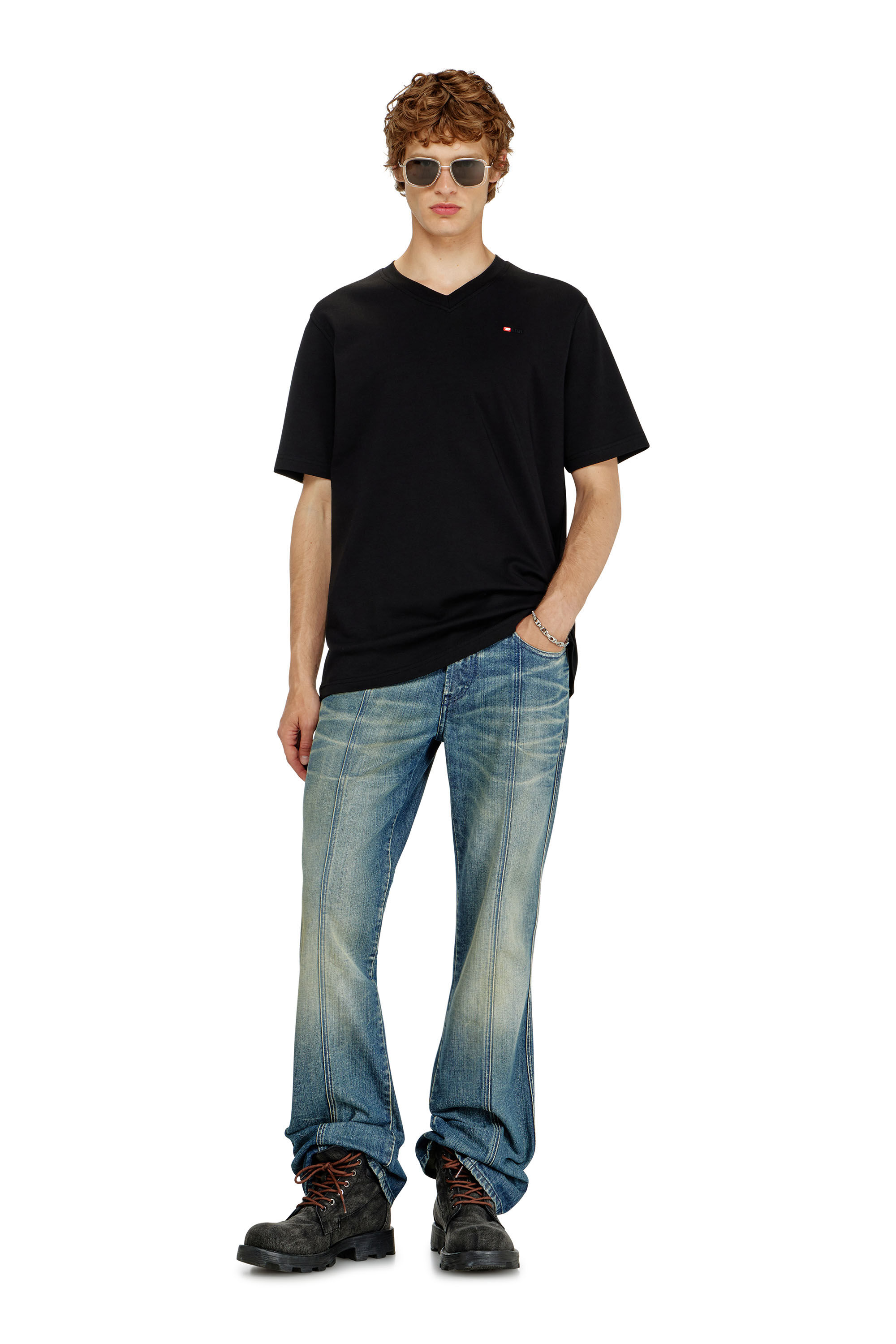 Diesel - T-ADJUST-V-MICRODIV, T-shirt con scollo a V con micro ricamo logo Uomo in Nero - 1