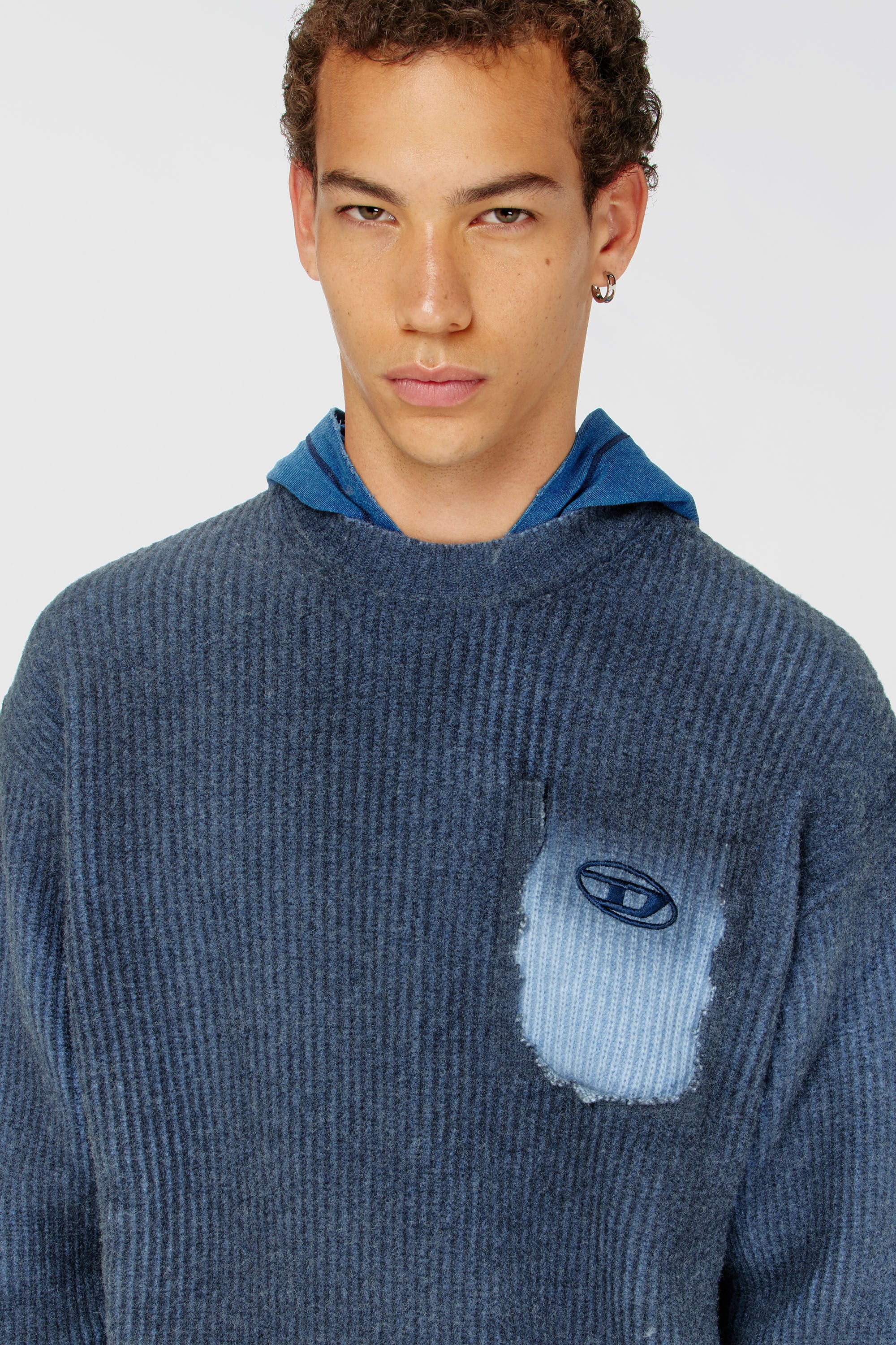 Diesel - K-PICKLER, Maglione in misto lana con tasca finta Uomo in Blu - 5