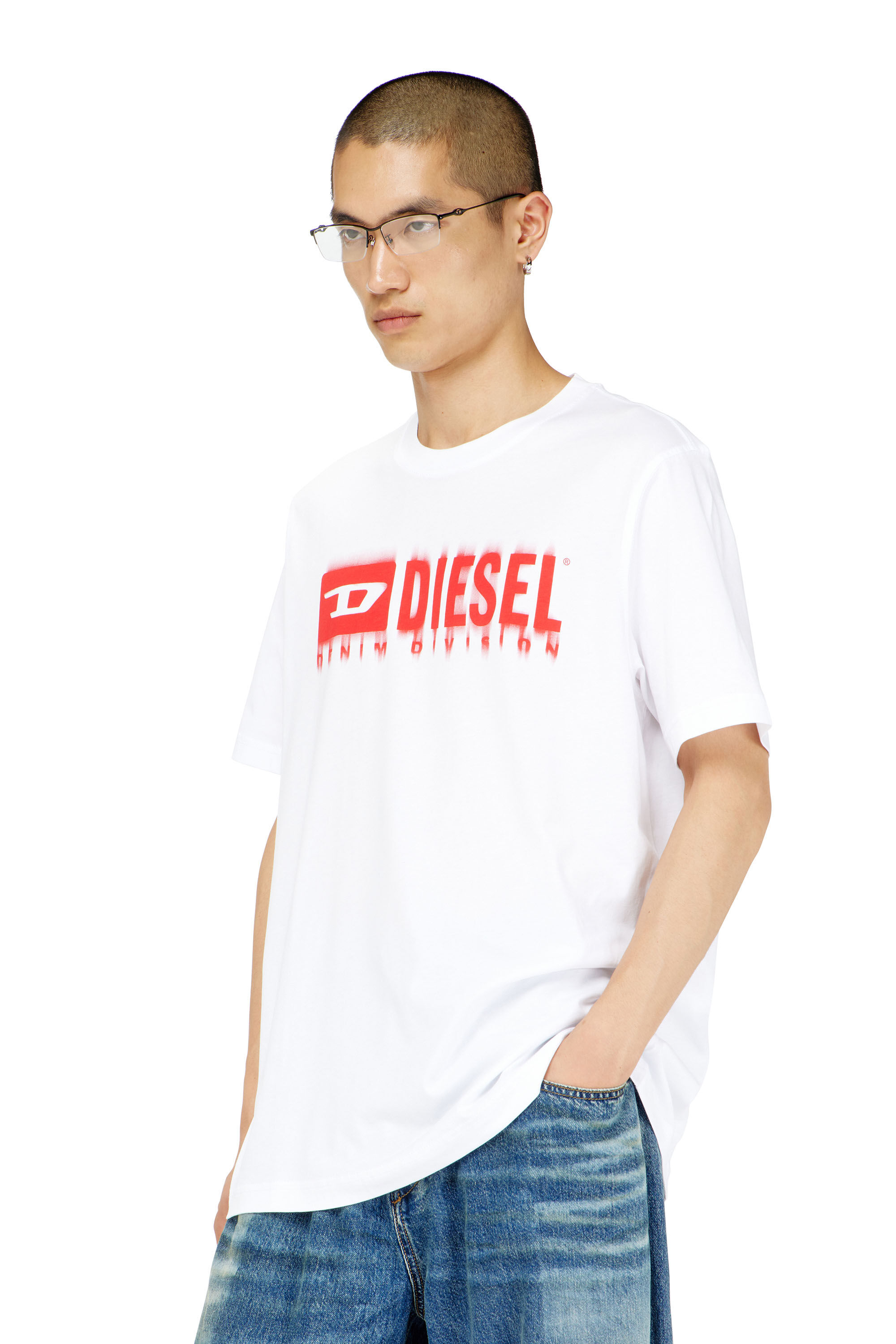 Diesel - T-ADJUST-Q7, T-shirt con logo Diesel sfumato Uomo in Bianco - 3