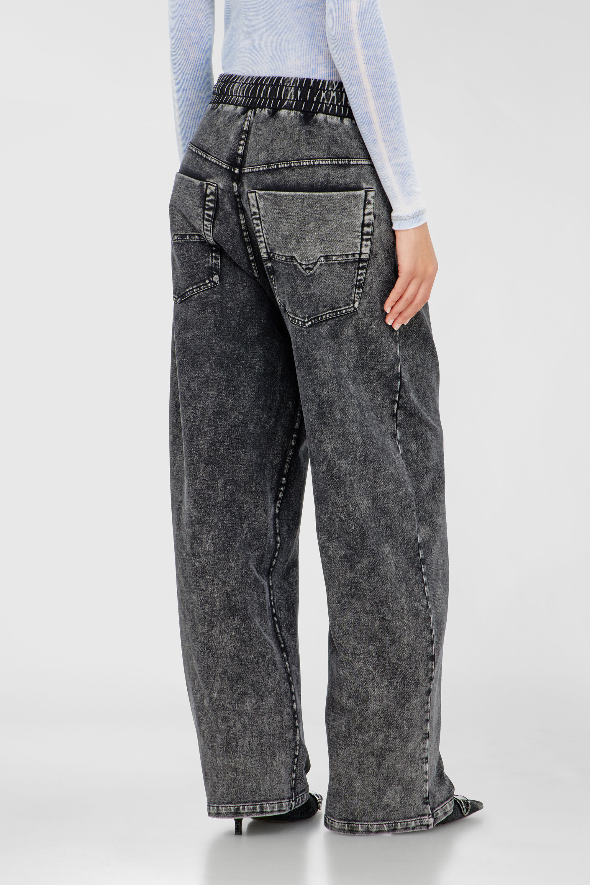 Diesel - P-STUKY, Pantaloni da tuta effetto denim Donna in Grigio - 4