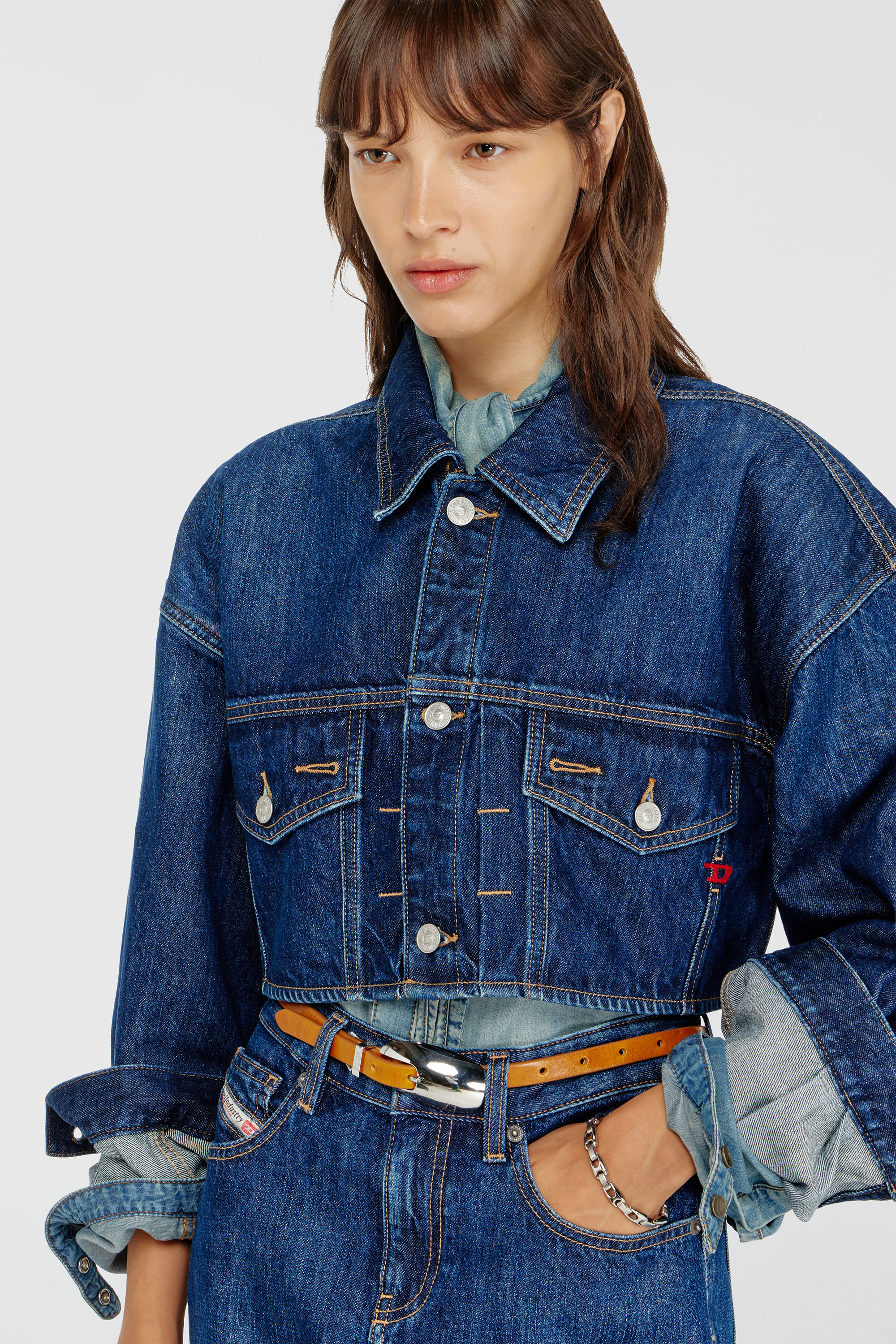 Diesel - DE-MALLEY, Giacca trucker in denim cropped oversize Donna in Blu - 5