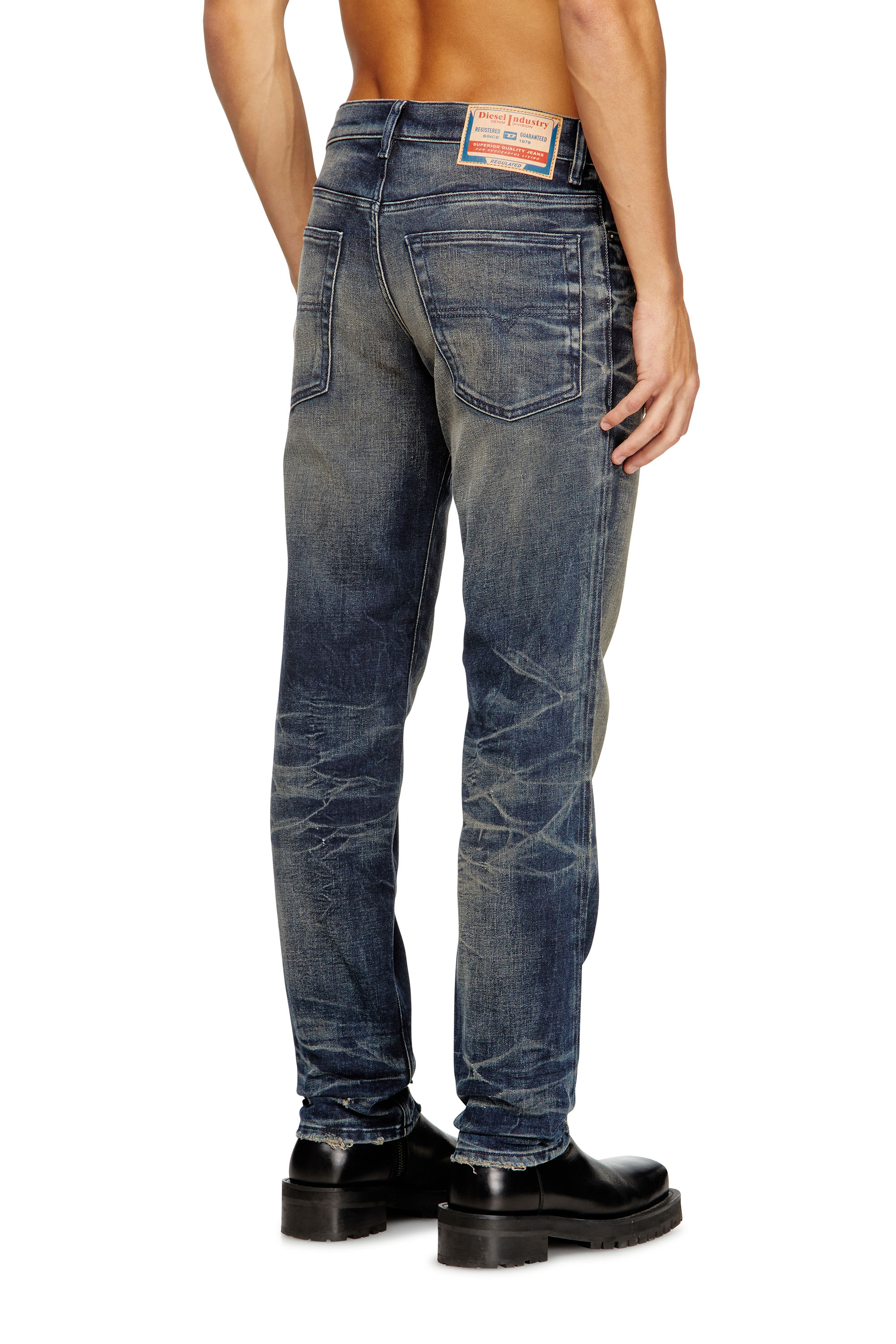 Diesel - Regular Jeans 2023 D-Finitive 09M46 Uomo, Blu Scuro - Image 4