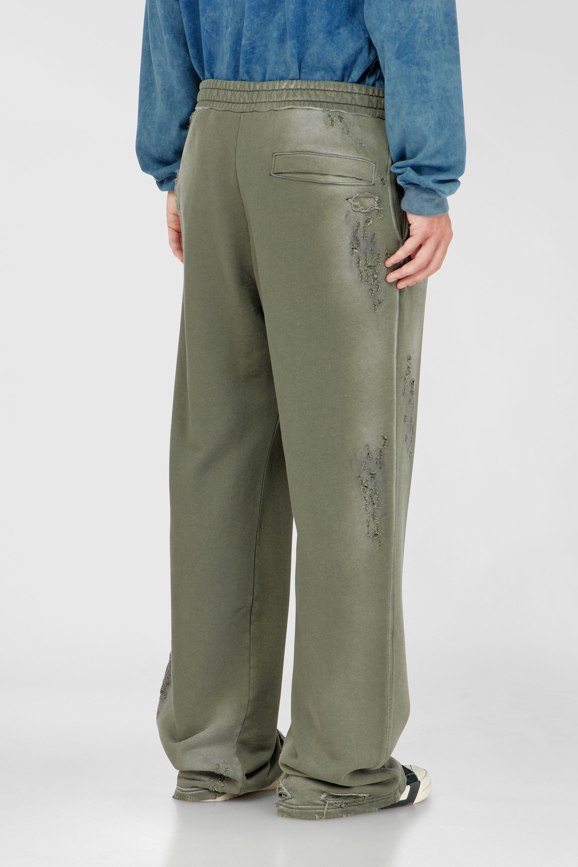 Diesel - P-KEITH, Pantaloni in cotone con effetto destroyed Uomo in Verde - 4
