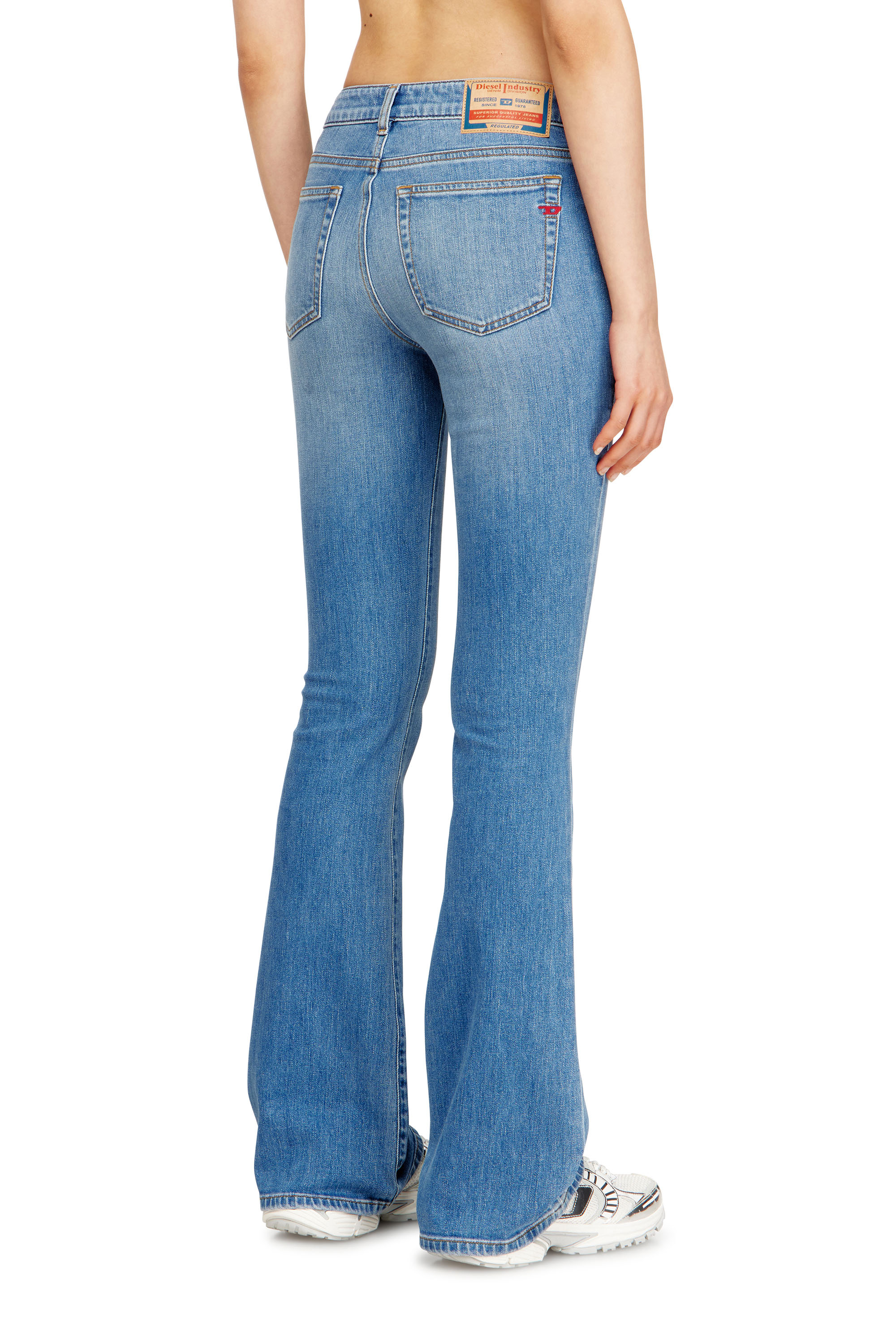 Diesel - Bootcut Jeans 1969 D-Ebbey 0ADBH Donna, Blu Chiaro - Image 4