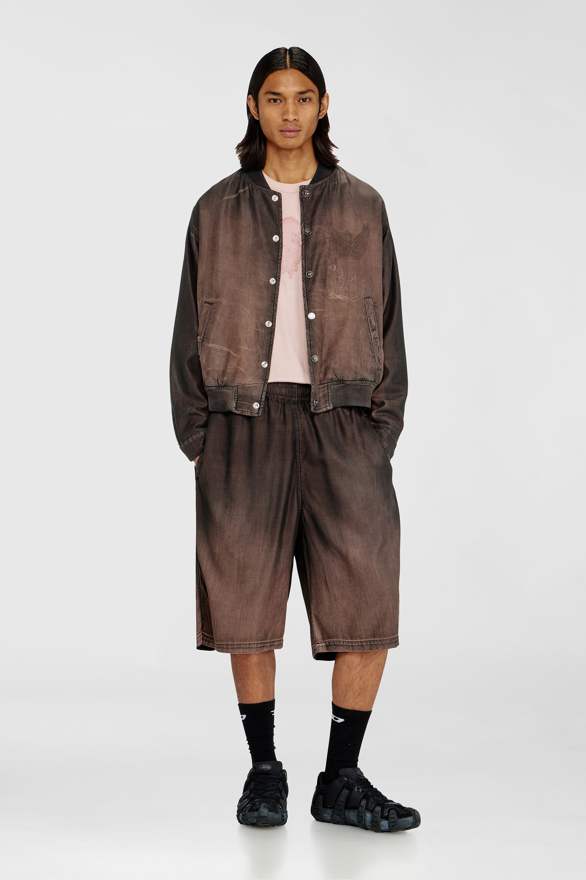 Diesel - D-RODER-SHORT-S, Bermuda relaxed in denim fluido spalmato Unisex in Marrone - 1
