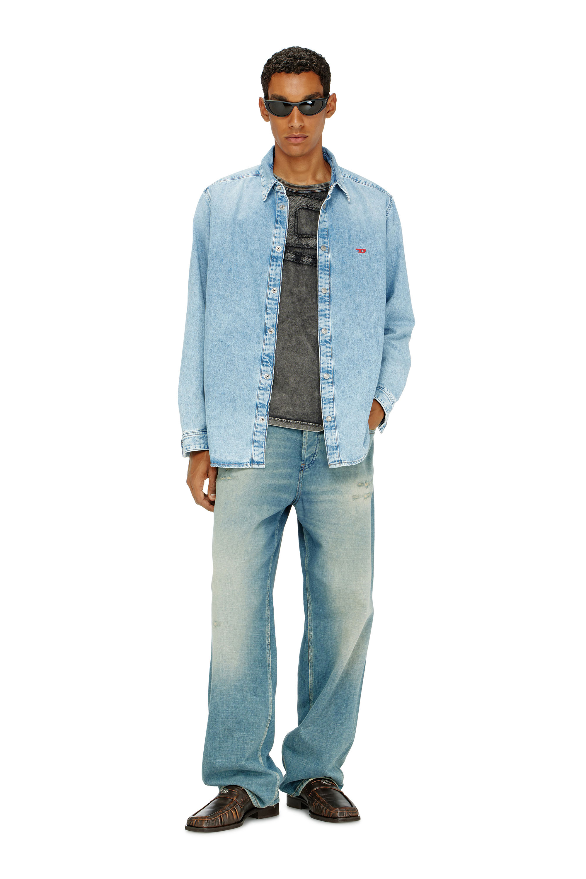Diesel - T-BOXT-DEN, T-shirt in cotone dal taglio rilassato con applicazione Oval D Uomo in Nero - 2