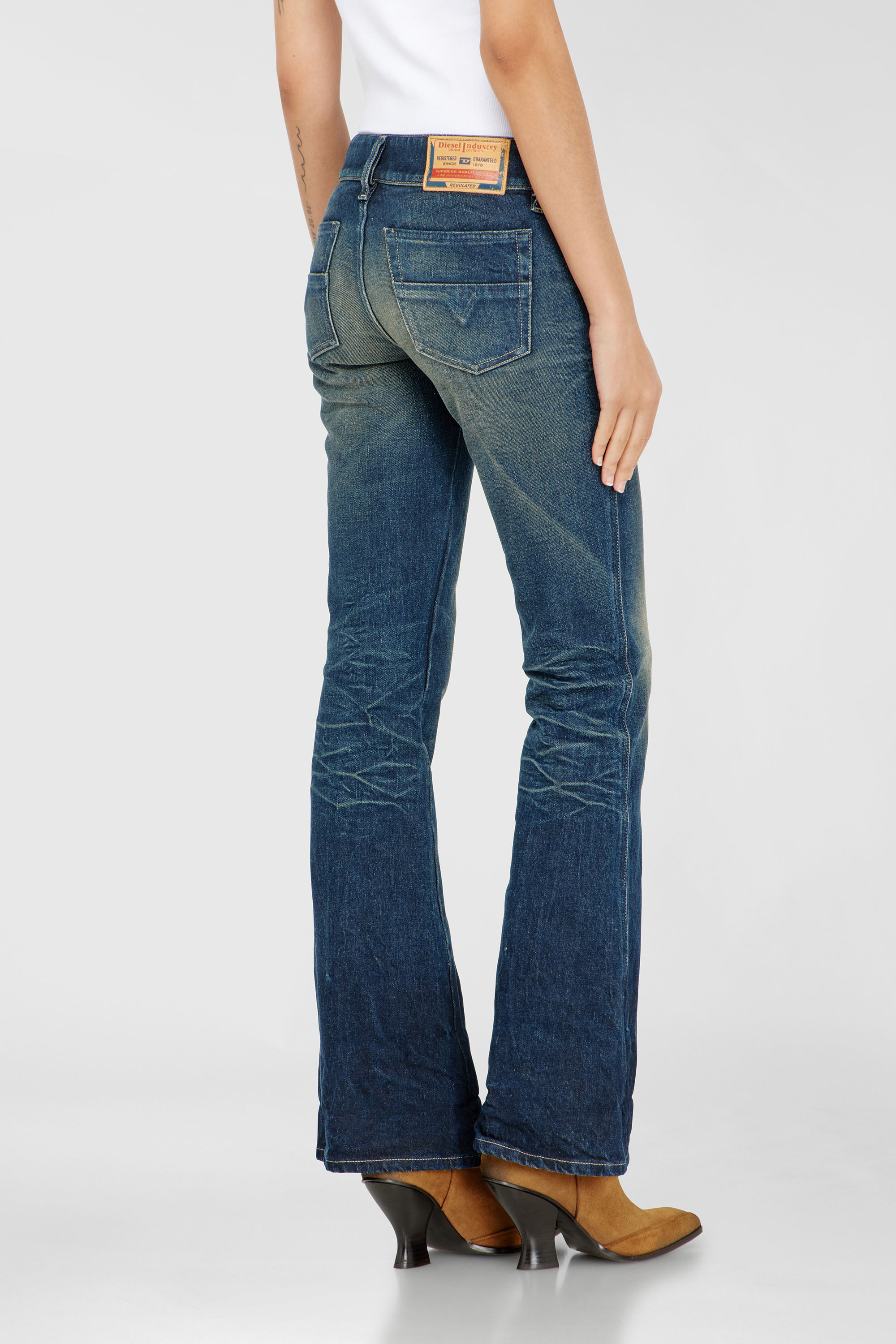 Diesel - Bootcut Jeans D-Hush 007EH Donna, Blu Scuro - Image 5