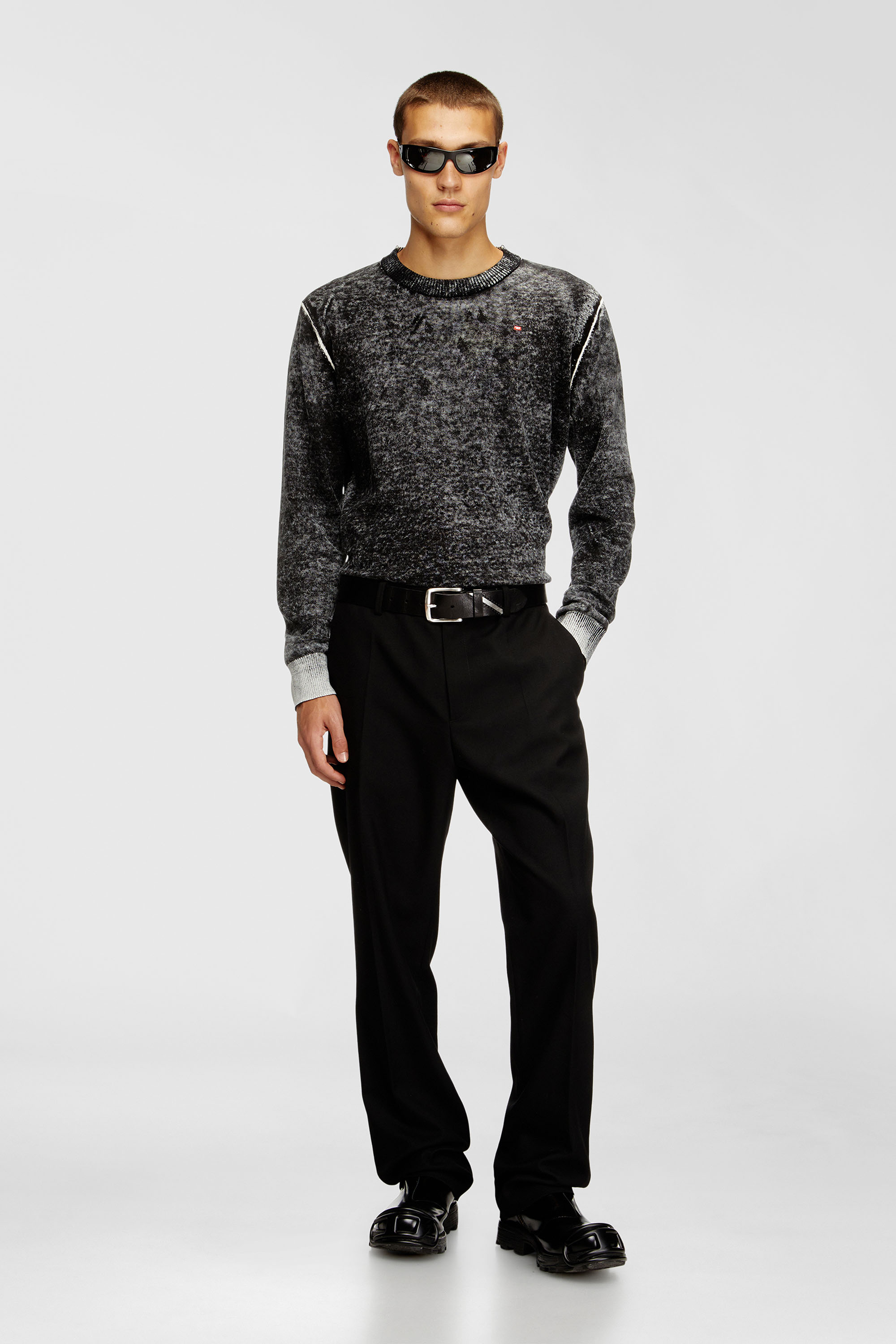 Diesel - P-AM-EPCI, Pantaloni in misto lana con targhetta in metallo Uomo in Nero - 1