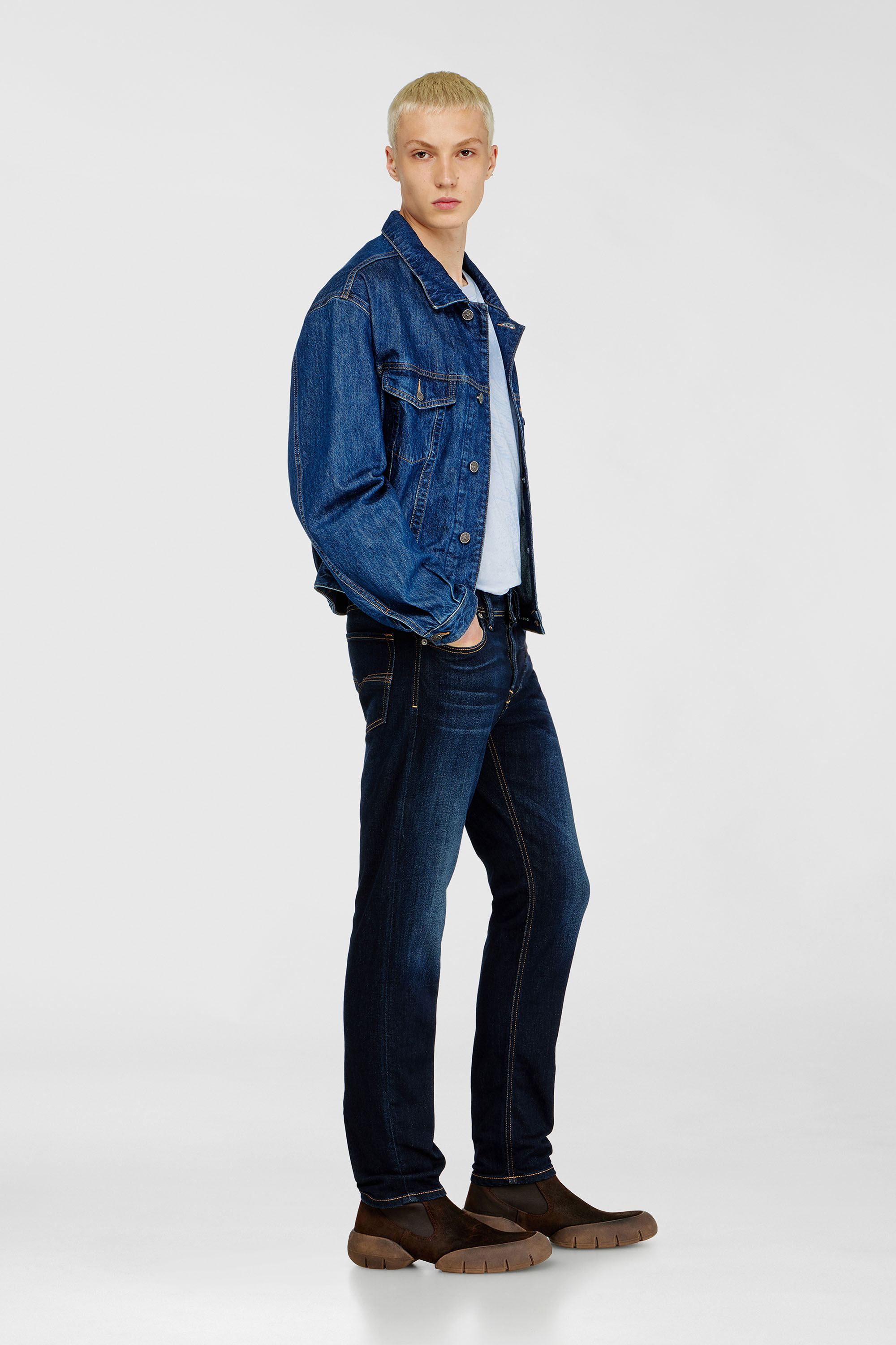 Diesel - Regular Jeans 1986 Larkee-Beex 09Q15 Uomo, Blu Scuro - Image 2