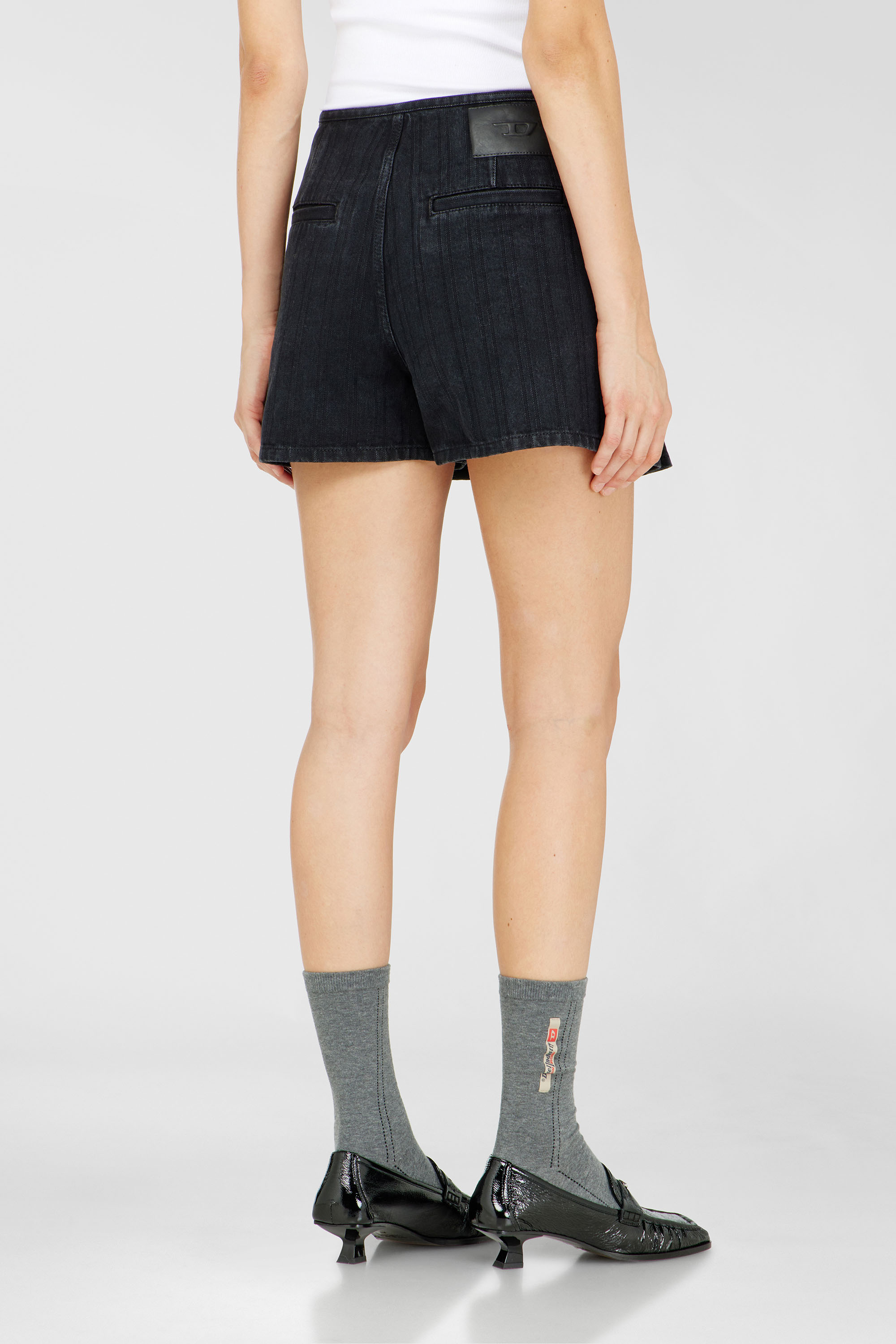 Diesel - DE-SHERO, Gonna pantalone plissettata in denim a righe Donna in Nero - 4