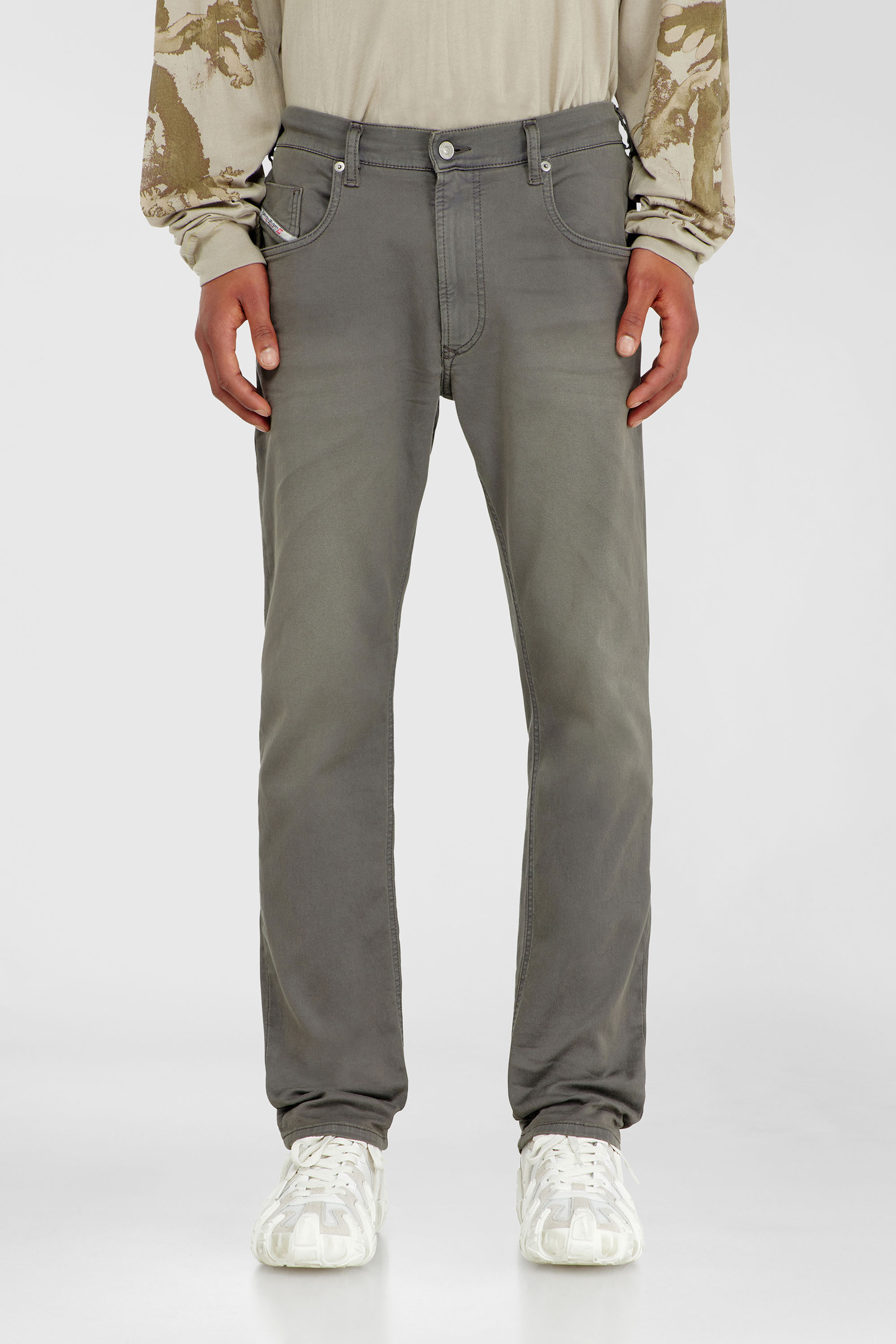 Diesel - Regular 2032 D-Krooley-BW Joggjeans&reg; 0670M Uomo, Grigio - Image 2