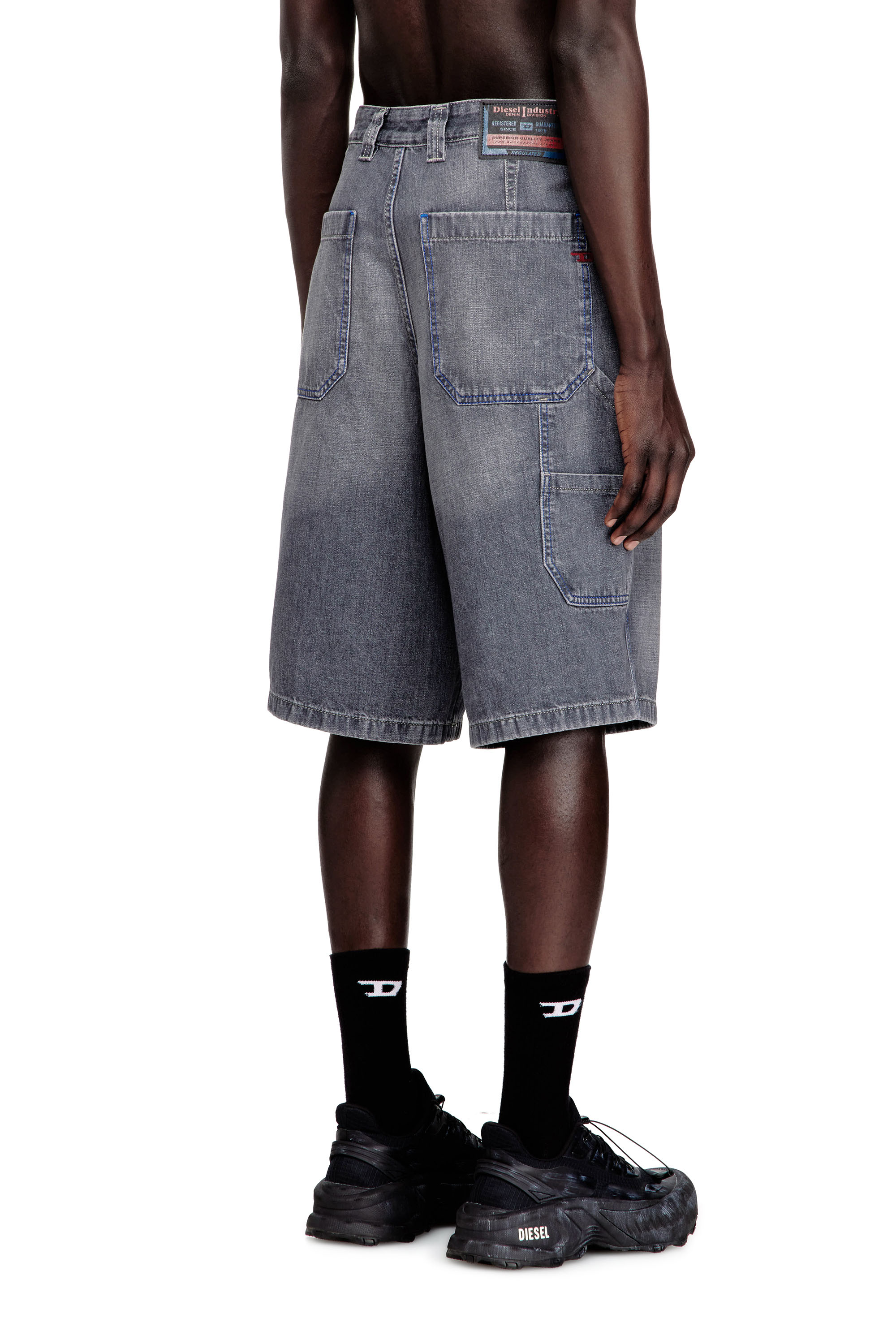 Diesel - D-LIVERY-W-SHORT, Shorts in denim dalla vestibilit&agrave; rilassata Uomo in Grigio - 4