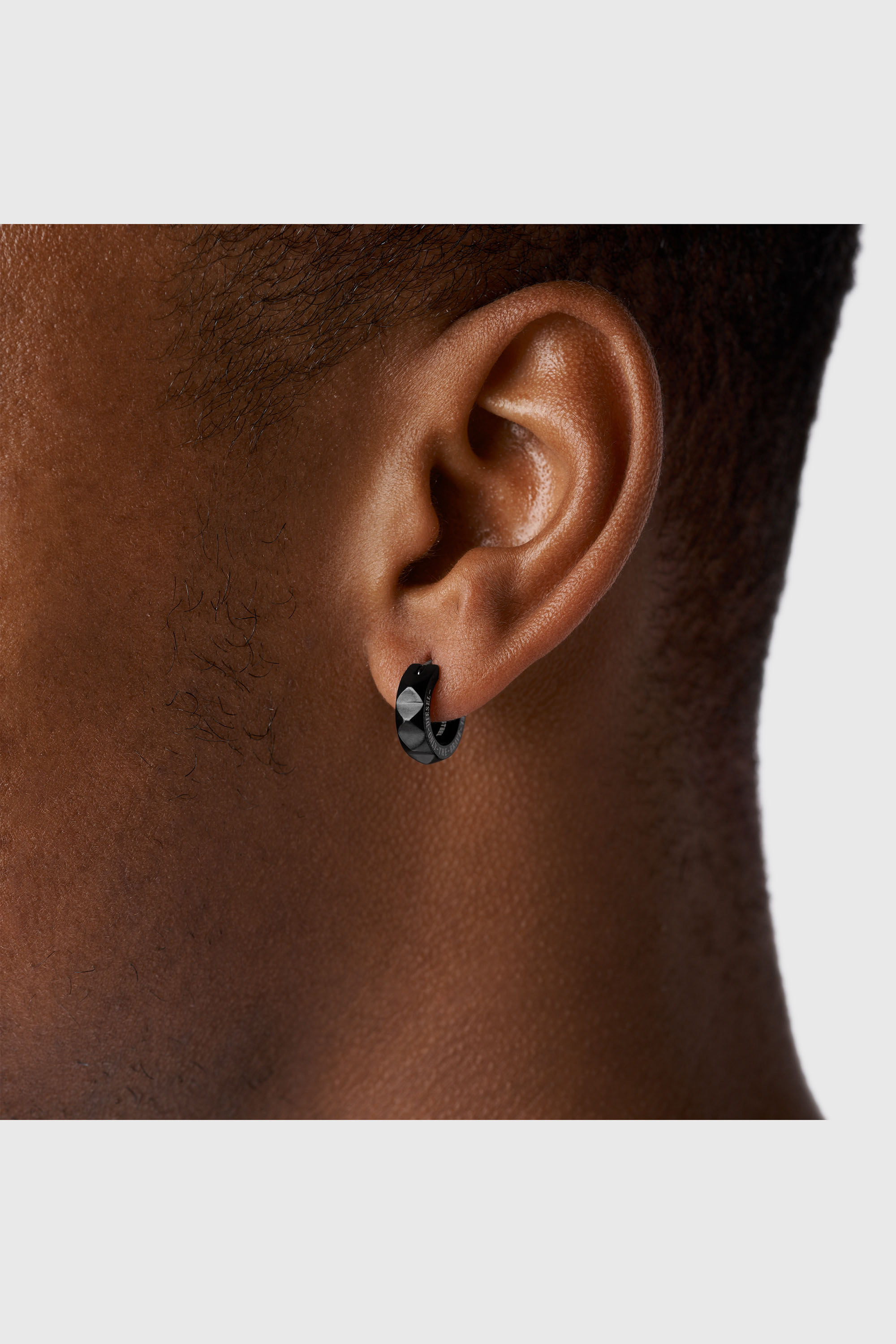 Diesel - DX1273, Orecchino ad anello aderente con borchie in acciaio inossidabile nero Uomo in Nero - 3