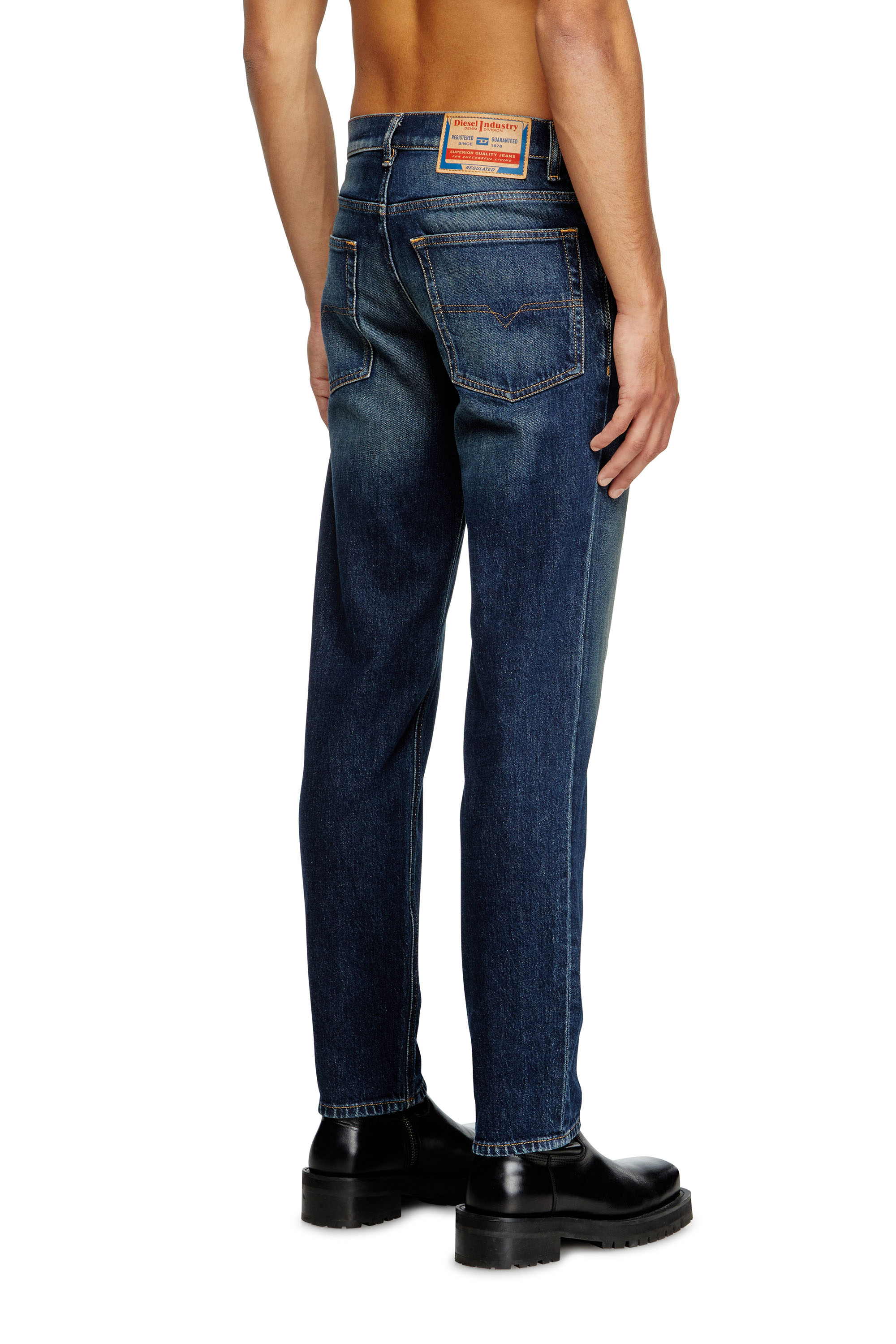 Diesel - Regular Jeans 2023 D-Finitive 09M10 Uomo, Blu Scuro - Image 4